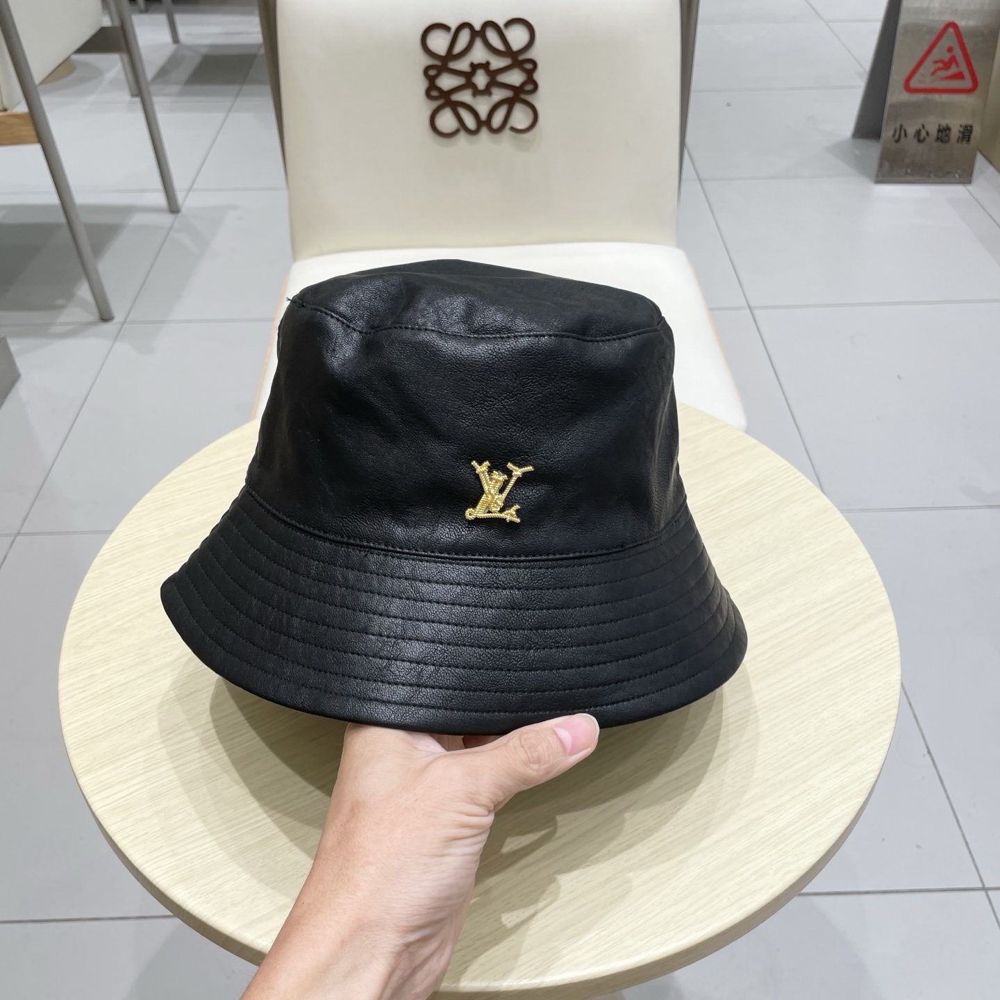  【LV路易威登】2025新款皮边牛仔渔夫帽，大牌同步出货～夏季出街单品