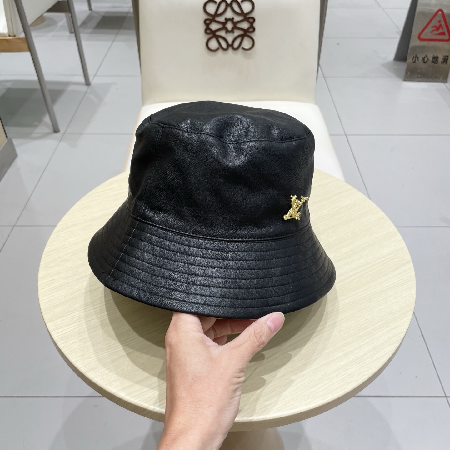  【LV路易威登】2025新款皮边牛仔渔夫帽，大牌同步出货～夏季出街单品