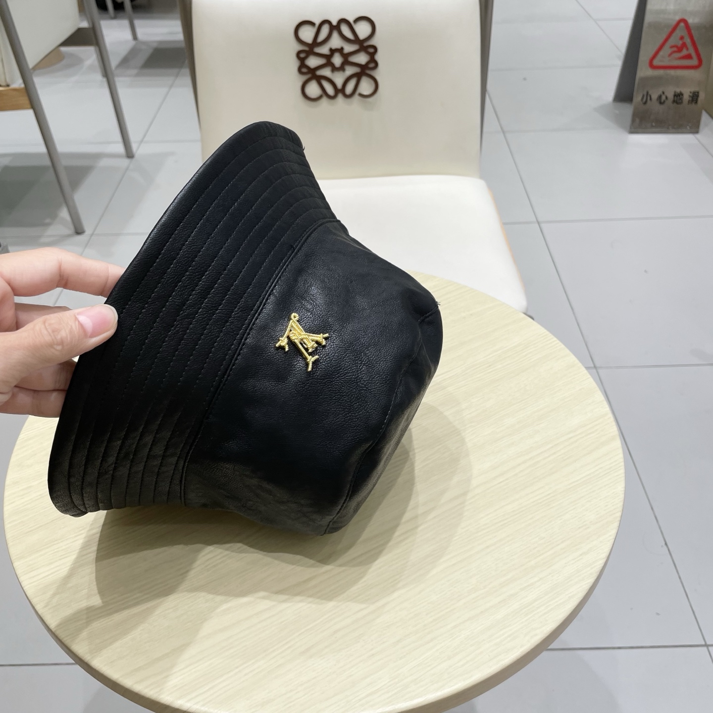  【LV路易威登】2025新款皮边牛仔渔夫帽，大牌同步出货～夏季出街单品