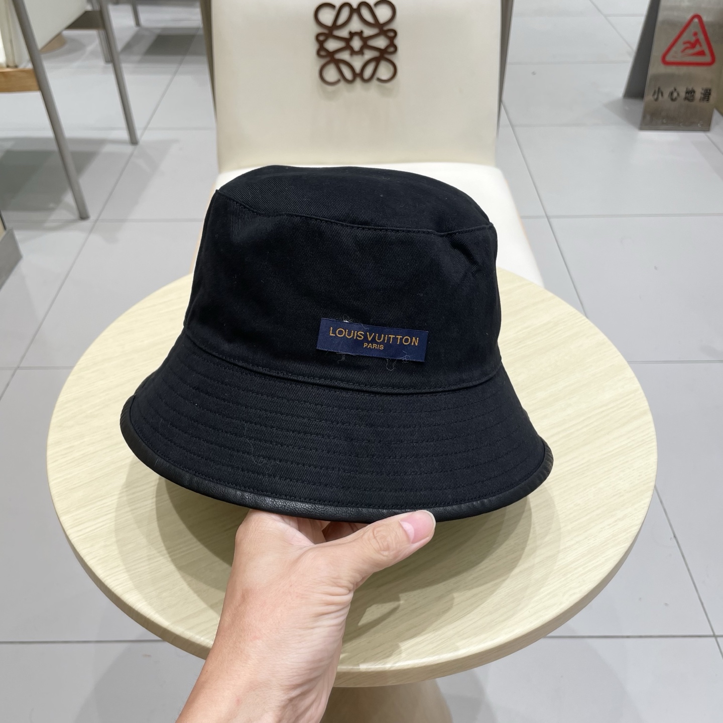  【LV路易威登】2025新款皮边牛仔渔夫帽，大牌同步出货～夏季出街单品