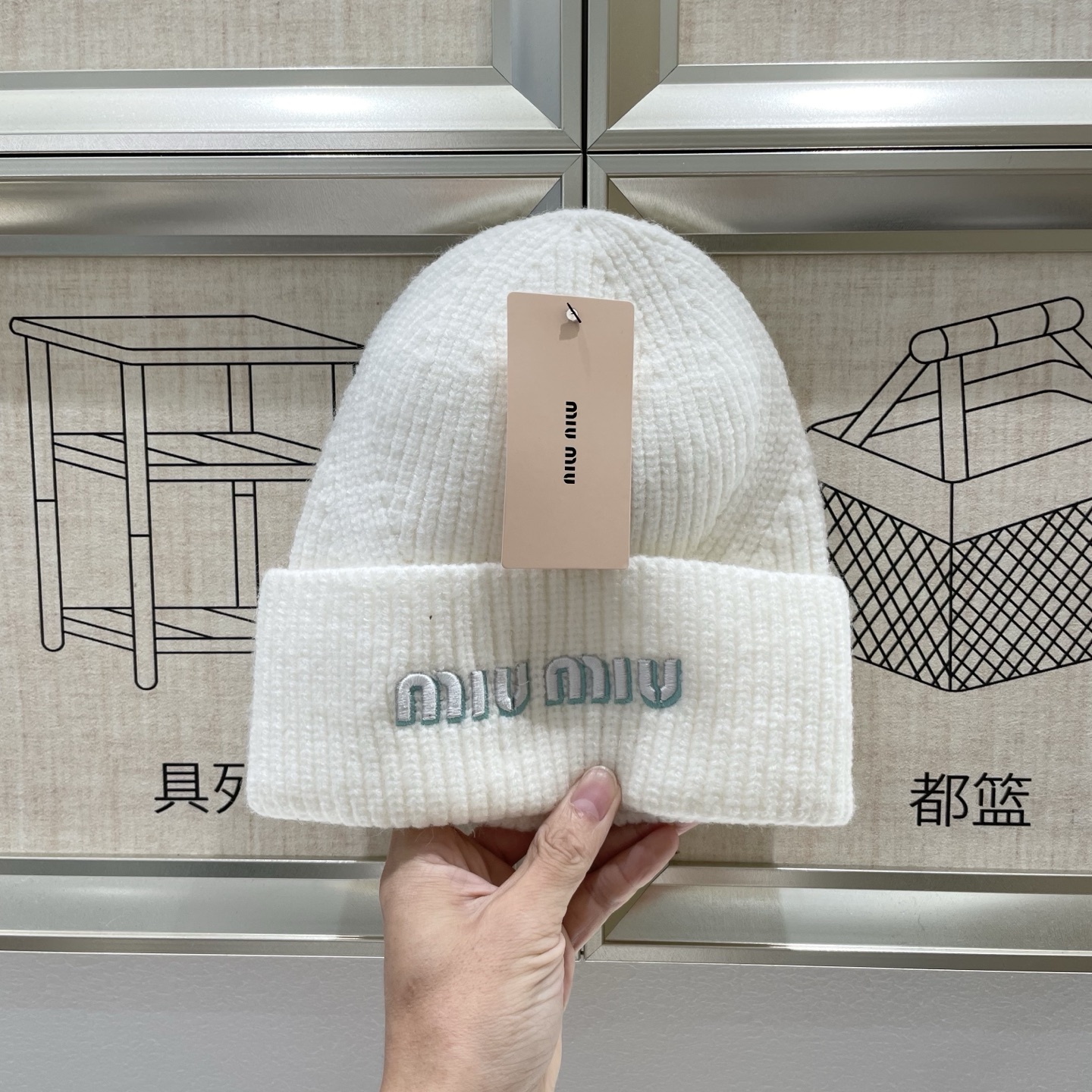  【MIUMIU缪缪】2025秋冬新款羊绒针织毛线帽，复古韩版的一款
保暖百搭单品