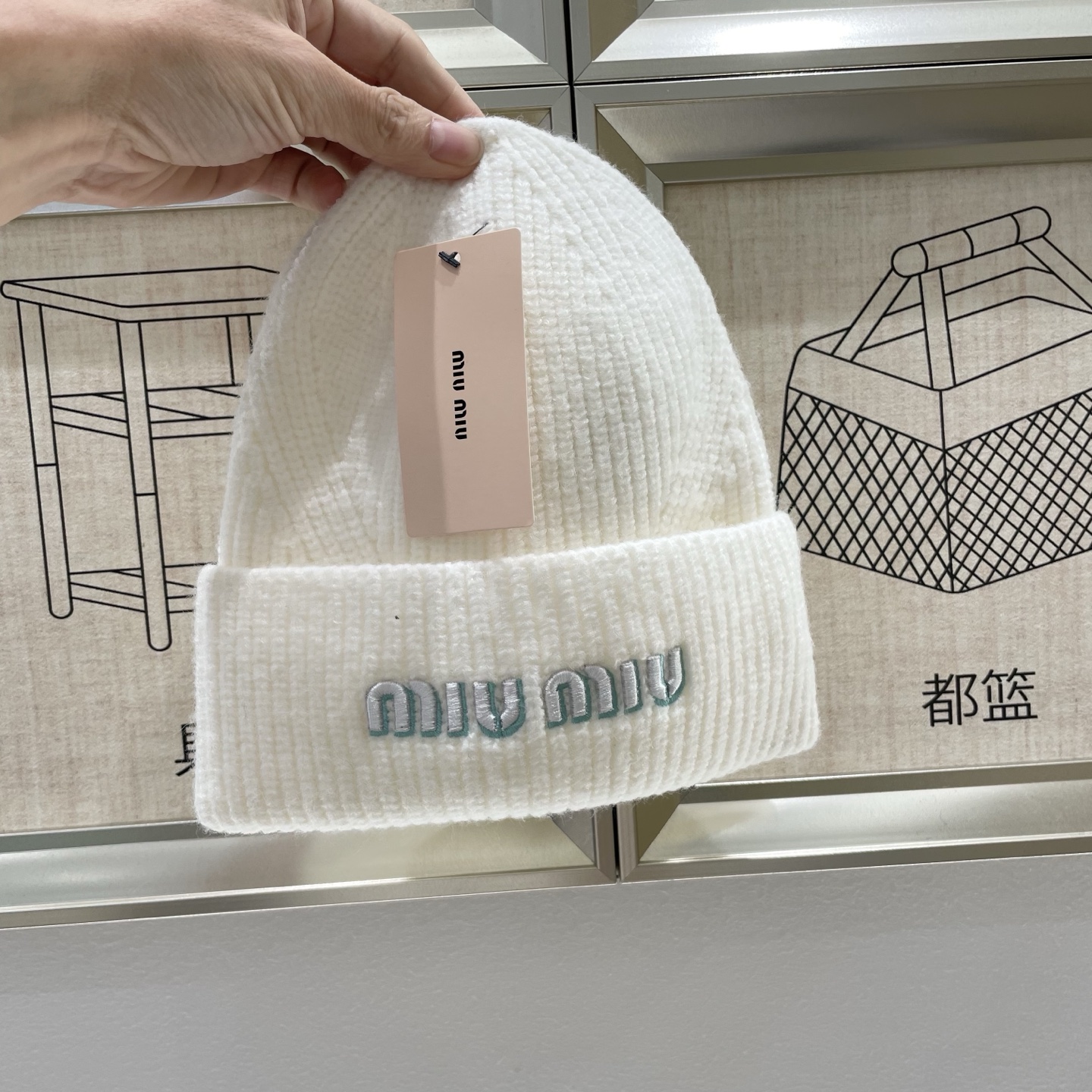  【MIUMIU缪缪】2025秋冬新款羊绒针织毛线帽，复古韩版的一款
保暖百搭单品