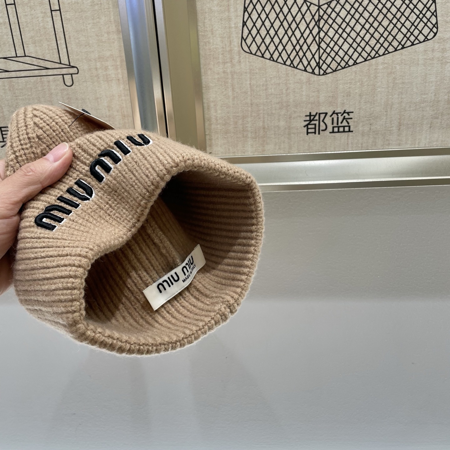  【MIUMIU缪缪】2025秋冬新款羊绒针织毛线帽，复古韩版的一款
保暖百搭单品