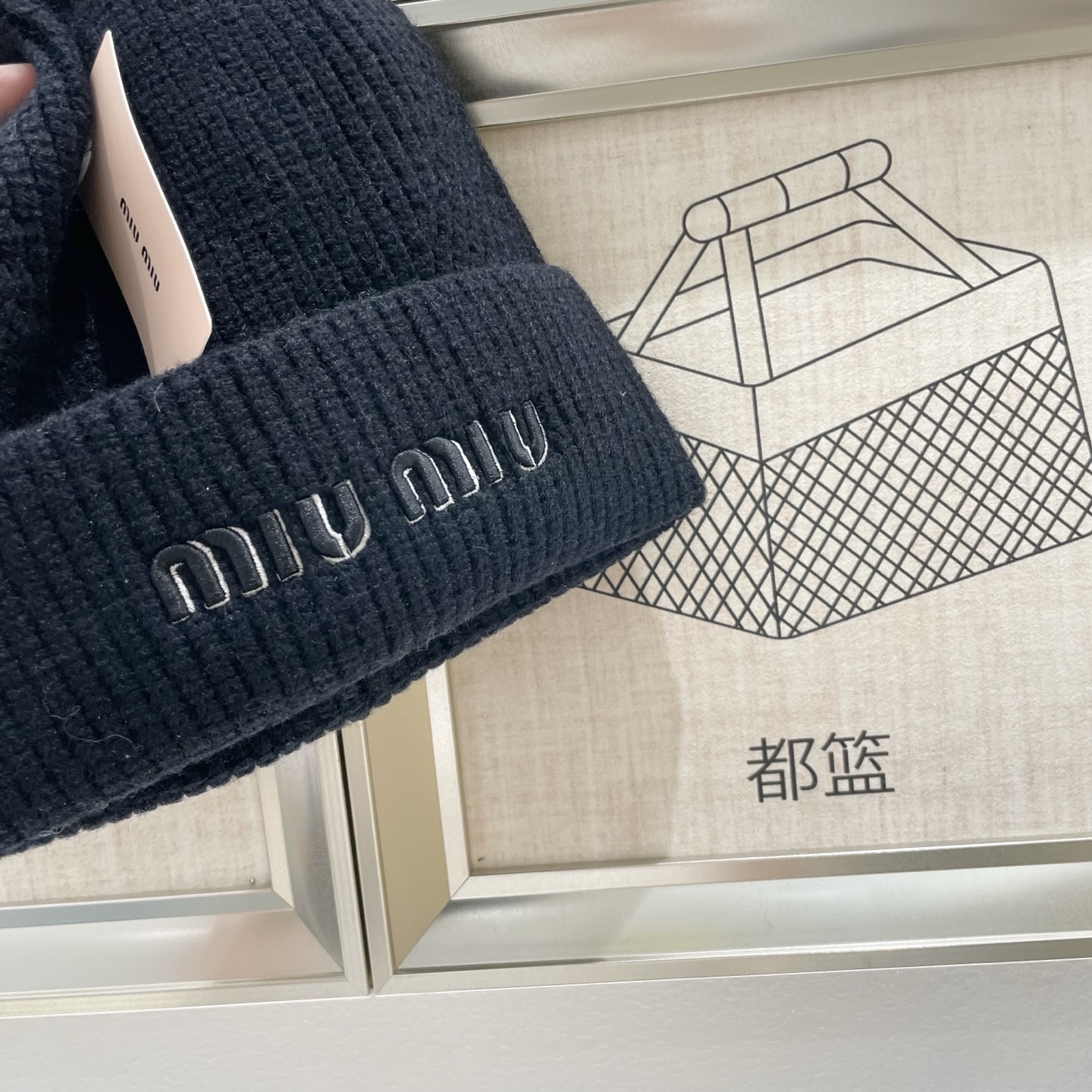  【MIUMIU缪缪】2025秋冬新款羊绒针织毛线帽，复古韩版的一款
保暖百搭单品