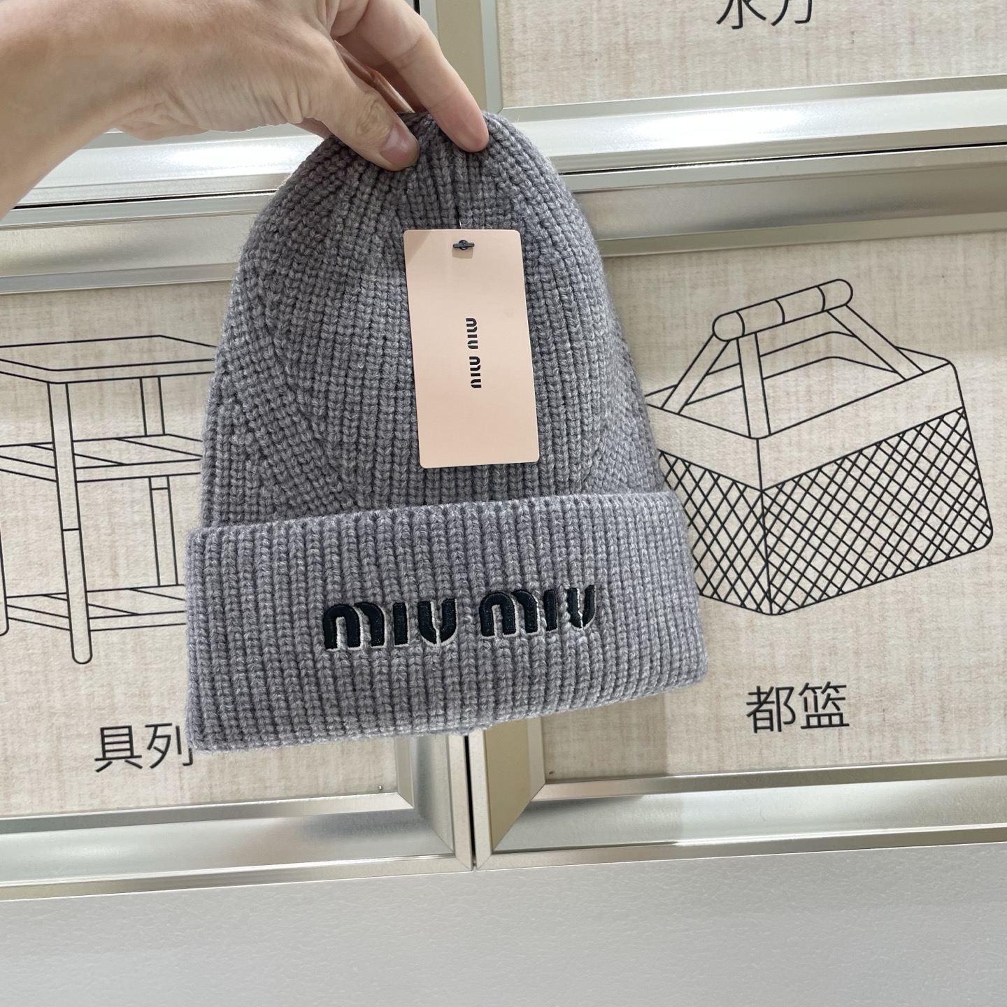  【MIUMIU缪缪】2025秋冬新款羊绒针织毛线帽，复古韩版的一款
保暖百搭单品