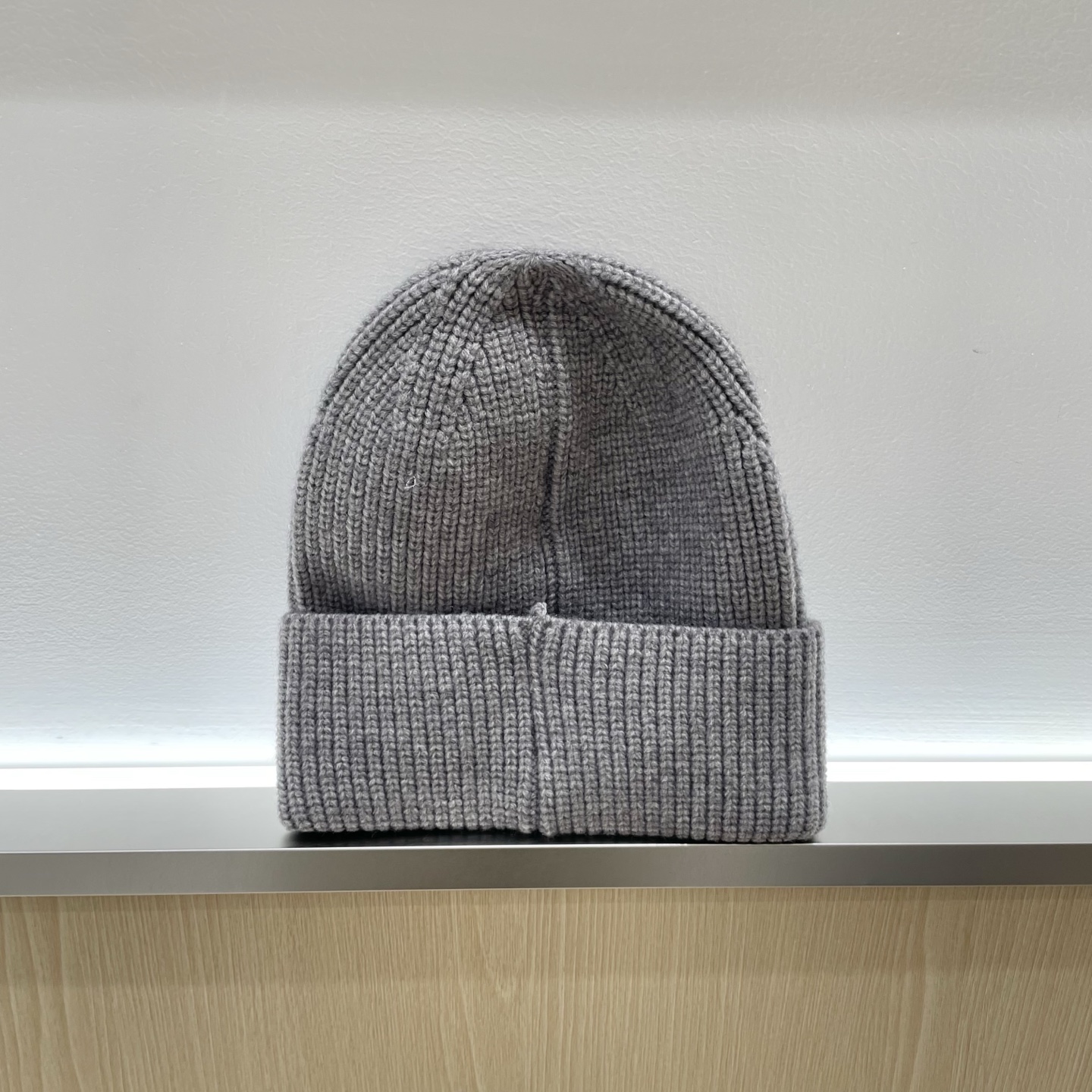  【MIUMIU缪缪】2025秋冬新款羊绒针织毛线帽，复古韩版的一款
保暖百搭单品