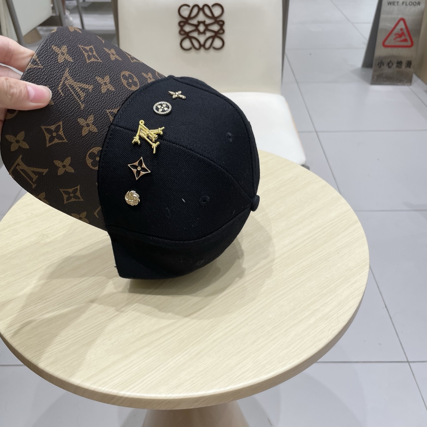 路易威登棒球帽 LouisVuitton😍新款LV棒球帽，重工打造♥️高端大气，百搭款🤗男女通用！跑量！