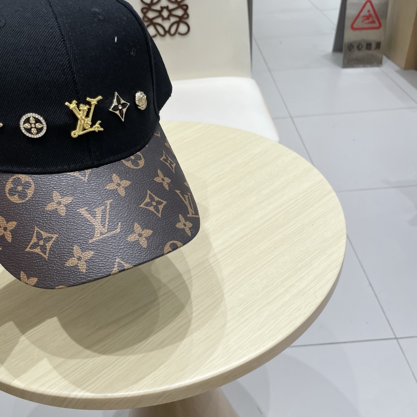 路易威登棒球帽 LouisVuitton😍新款LV棒球帽，重工打造♥️高端大气，百搭款🤗男女通用！跑量！