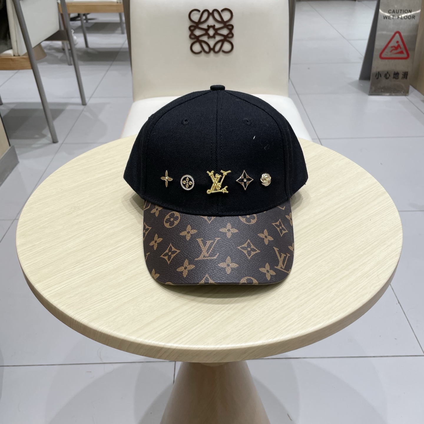 路易威登棒球帽 LouisVuitton😍新款LV棒球帽，重工打造♥️高端大气，百搭款🤗男女通用！跑量！