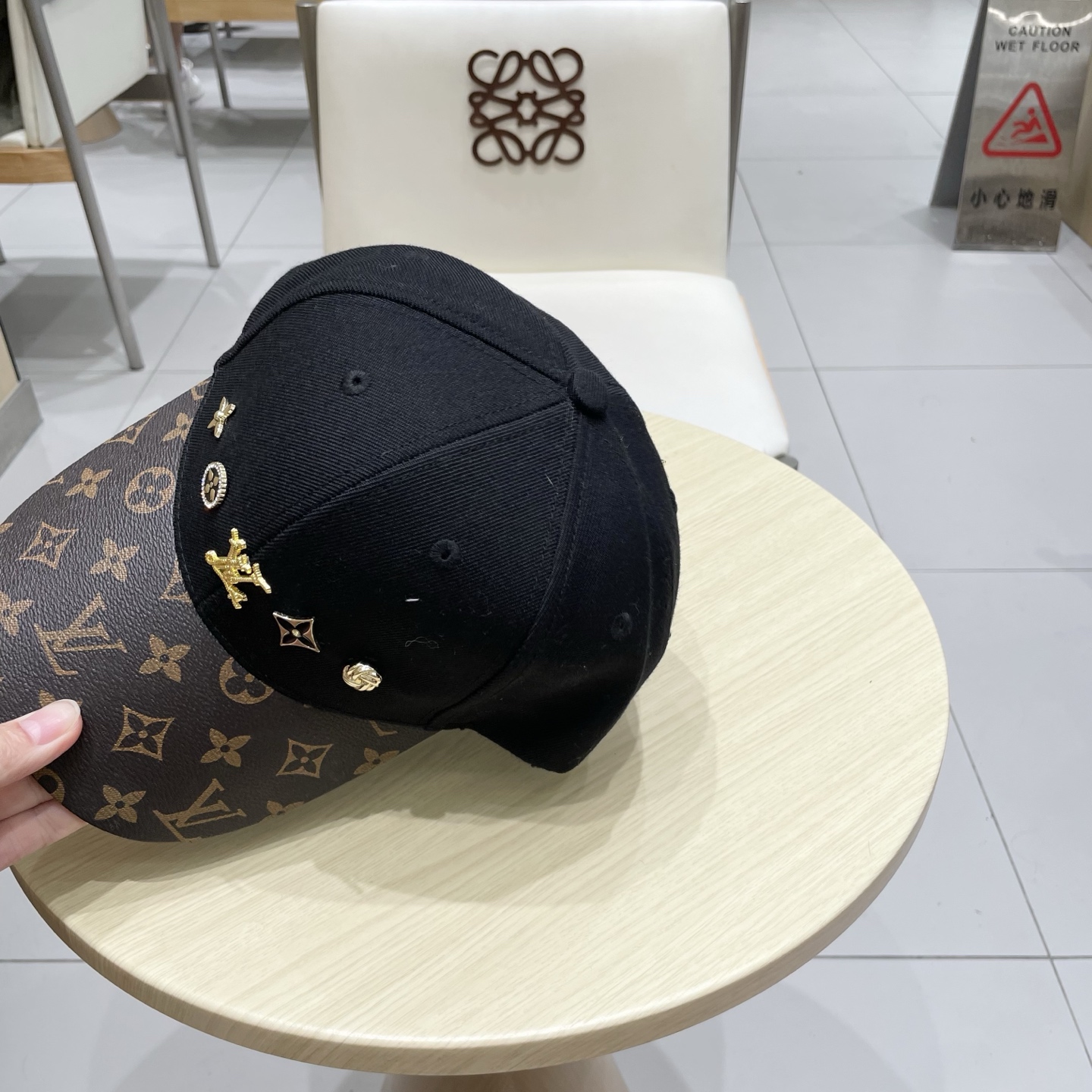 路易威登棒球帽 LouisVuitton😍新款LV棒球帽，重工打造♥️高端大气，百搭款🤗男女通用！跑量！