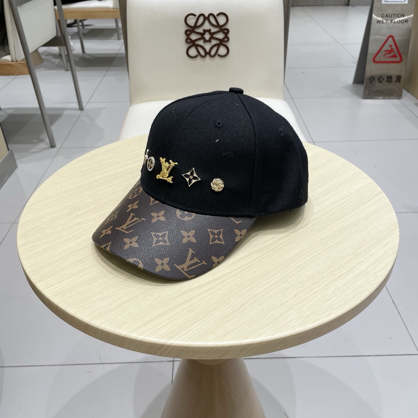 路易威登棒球帽 LouisVuitton😍新款LV棒球帽，重工打造♥️高端大气，百搭款🤗男女通用！跑量！