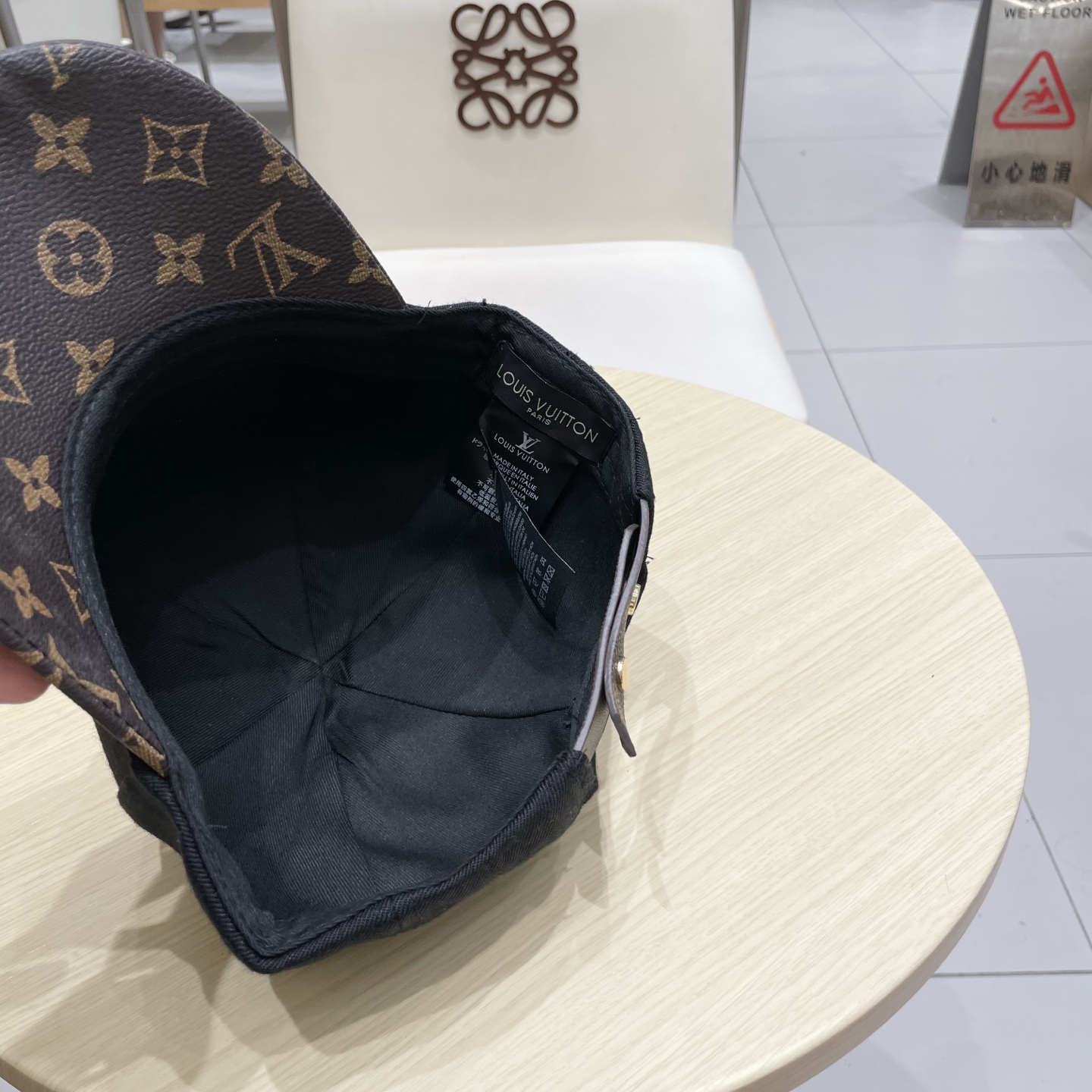路易威登棒球帽 LouisVuitton😍新款LV棒球帽，重工打造♥️高端大气，百搭款🤗男女通用！跑量！