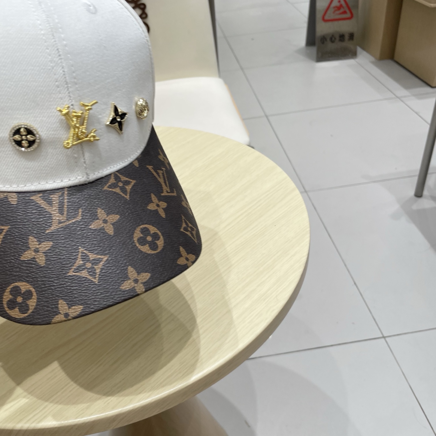 路易威登棒球帽 LouisVuitton😍新款LV棒球帽，重工打造♥️高端大气，百搭款🤗男女通用！跑量！