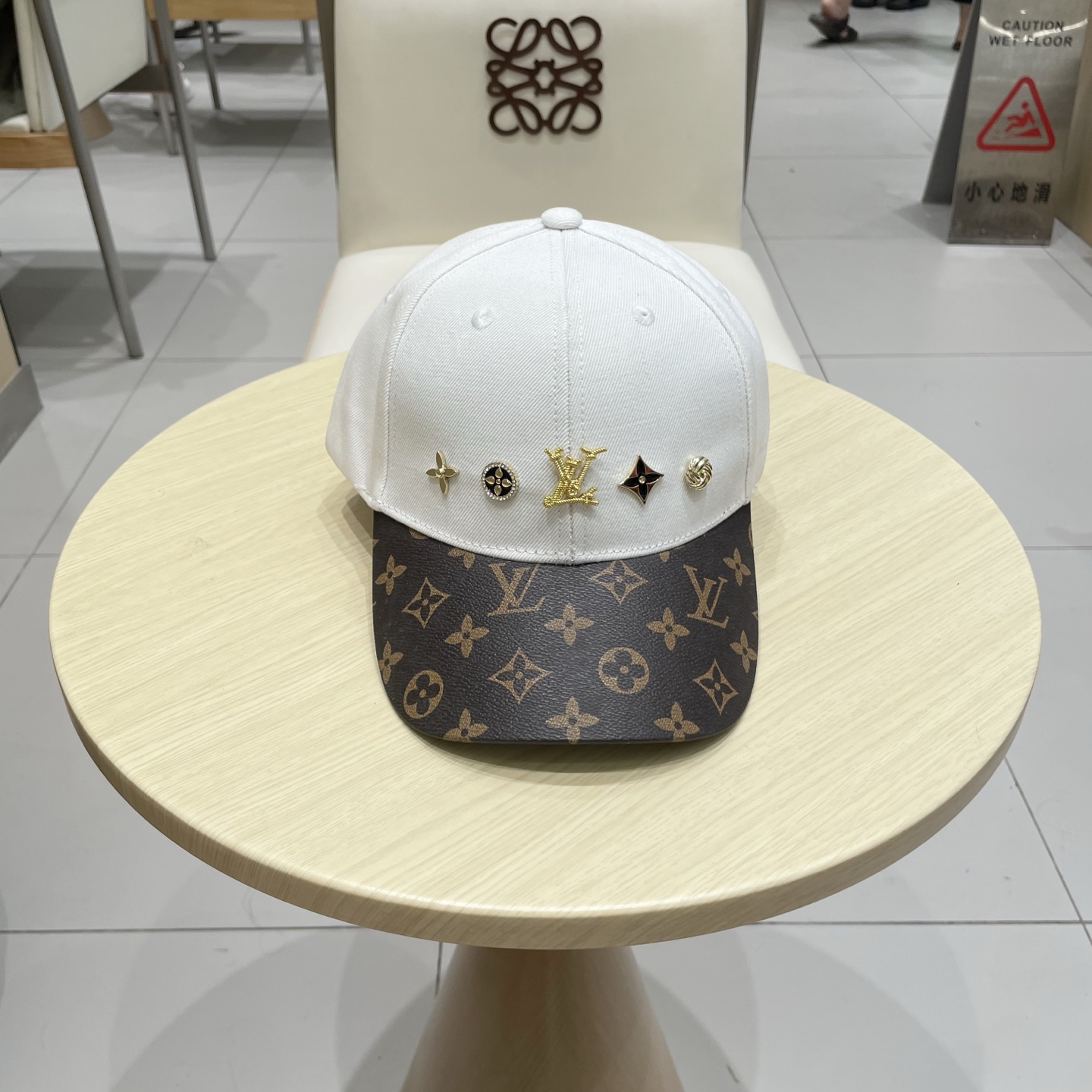 路易威登棒球帽 LouisVuitton😍新款LV棒球帽，重工打造♥️高端大气，百搭款🤗男女通用！跑量！