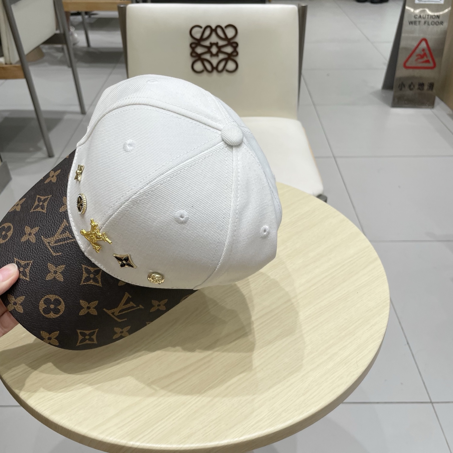 路易威登棒球帽 LouisVuitton😍新款LV棒球帽，重工打造♥️高端大气，百搭款🤗男女通用！跑量！