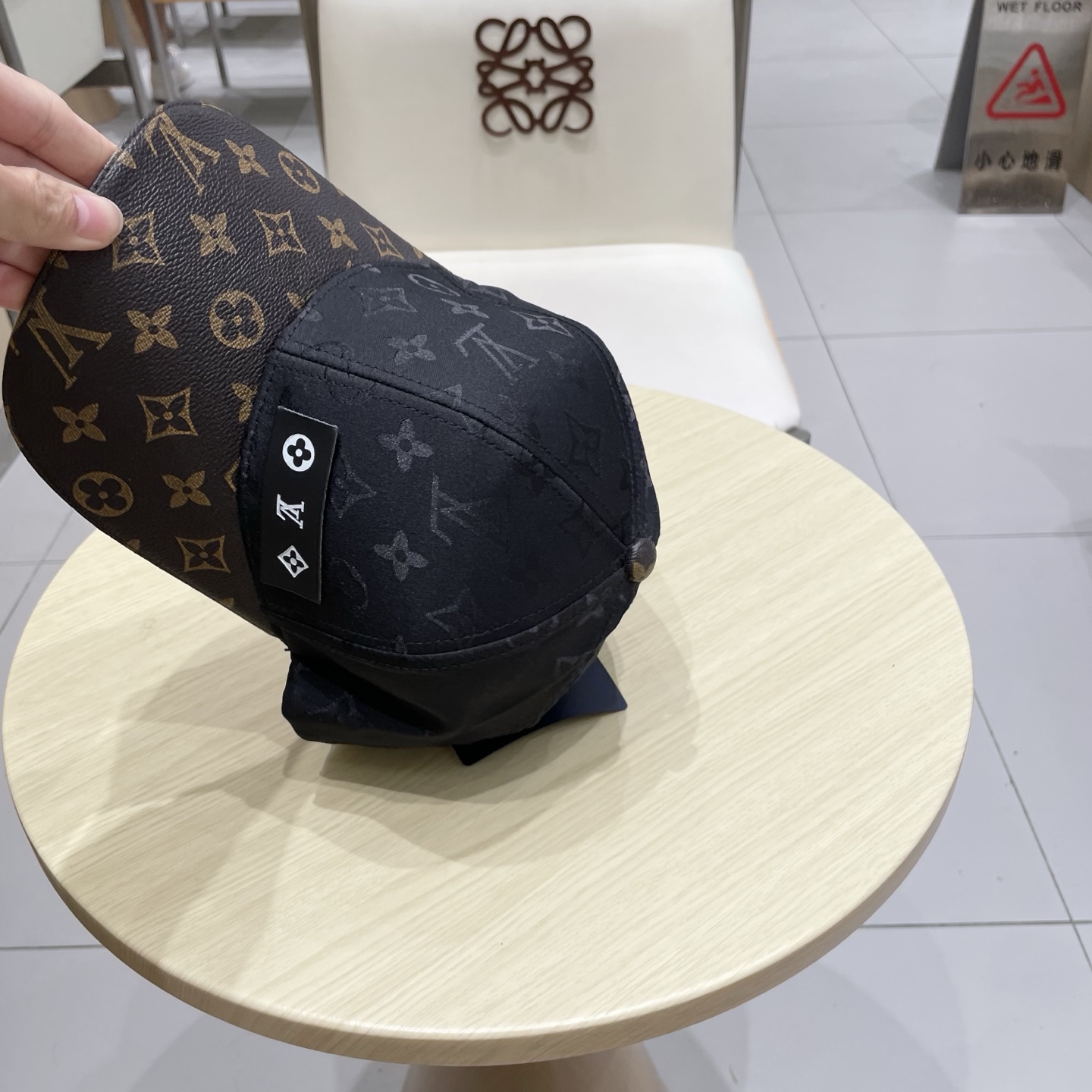  路易威登棒球帽LouisVuitton👒😍新款LV棒球帽，重工打造♥高端大气，百搭款🤗男女通用！