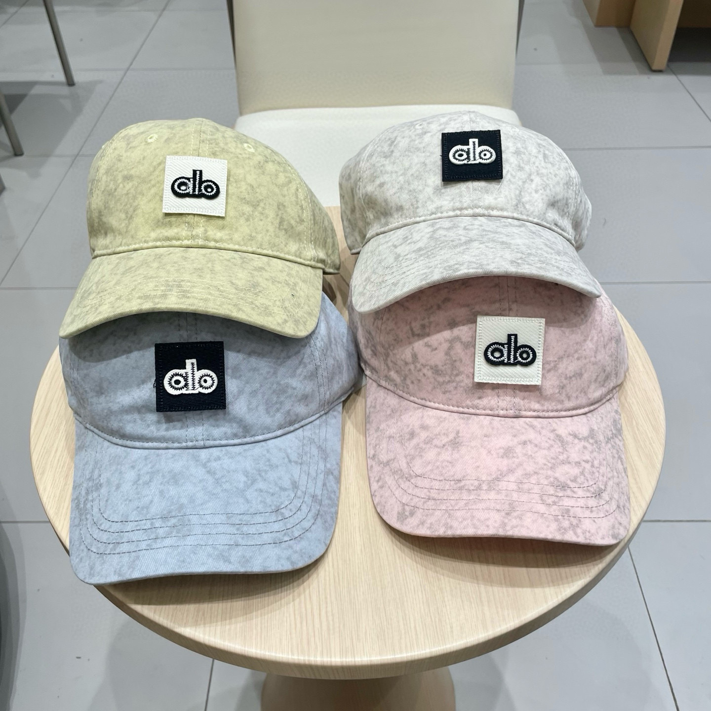  alo 新款定制棒球帽
🧢 设计感满满
日常穿搭 甜酷十足‼️
洋气 高级 不挑人‼️