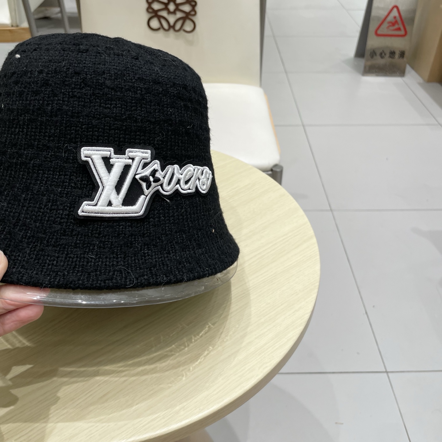 路易威登棒球帽 LouisVuitton😍针织渔夫帽子女秋冬保暖护耳百搭大头围显脸小水桶盆帽