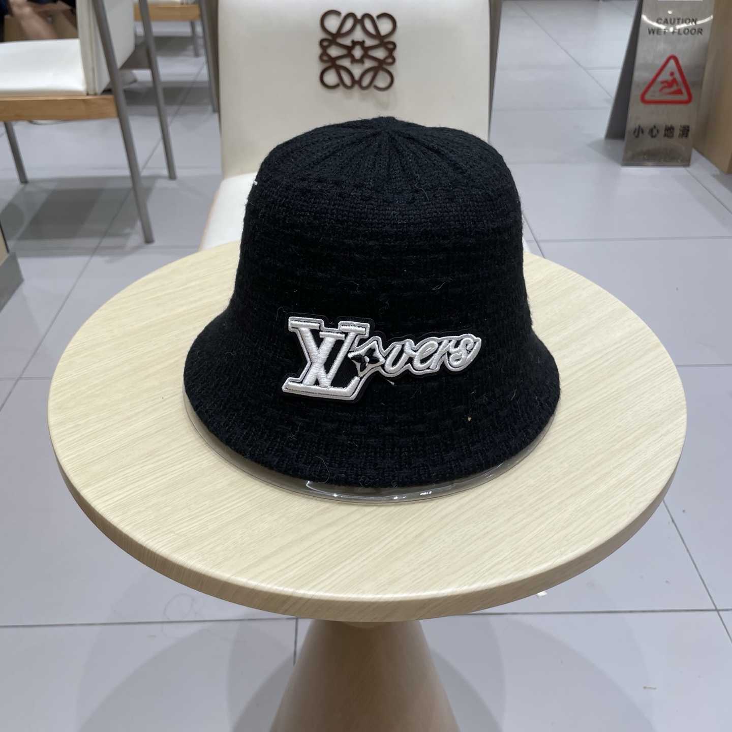 路易威登棒球帽 LouisVuitton😍针织渔夫帽子女秋冬保暖护耳百搭大头围显脸小水桶盆帽