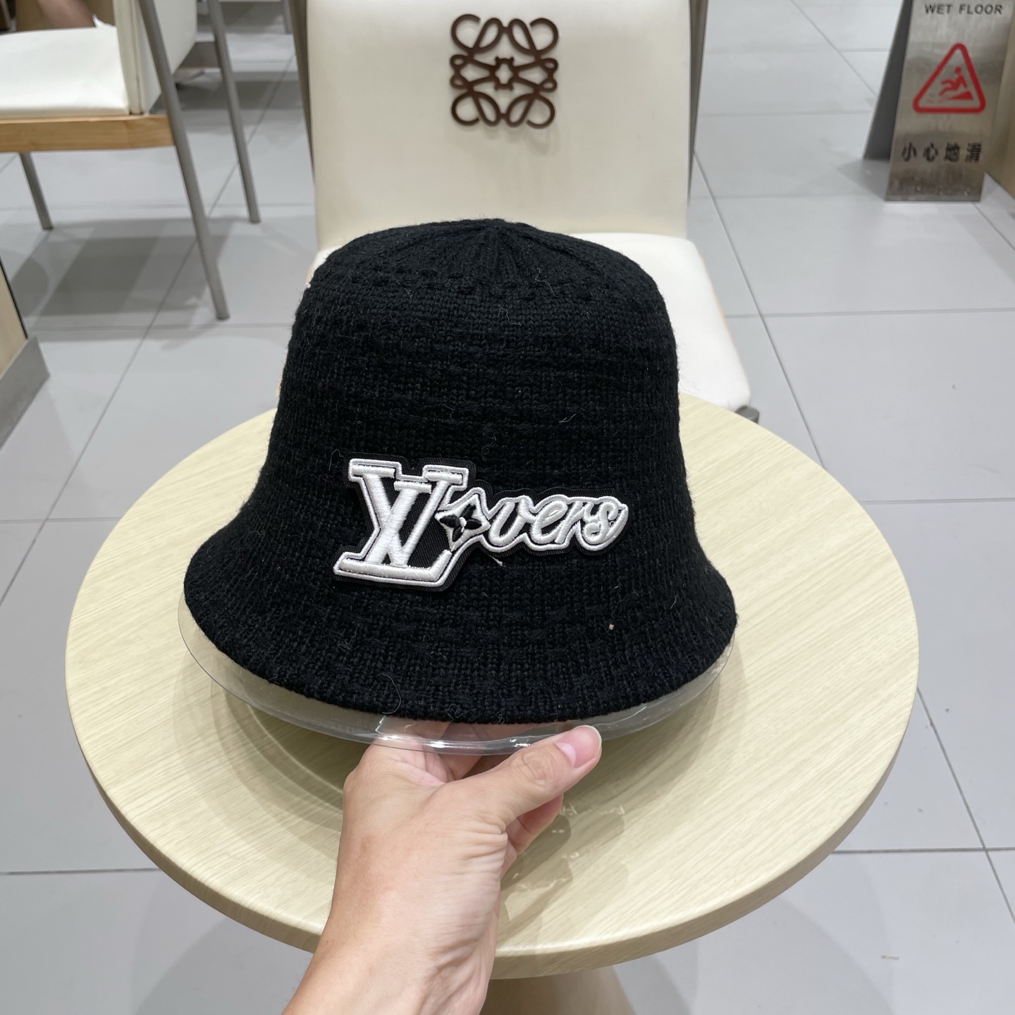 路易威登棒球帽 LouisVuitton😍针织渔夫帽子女秋冬保暖护耳百搭大头围显脸小水桶盆帽