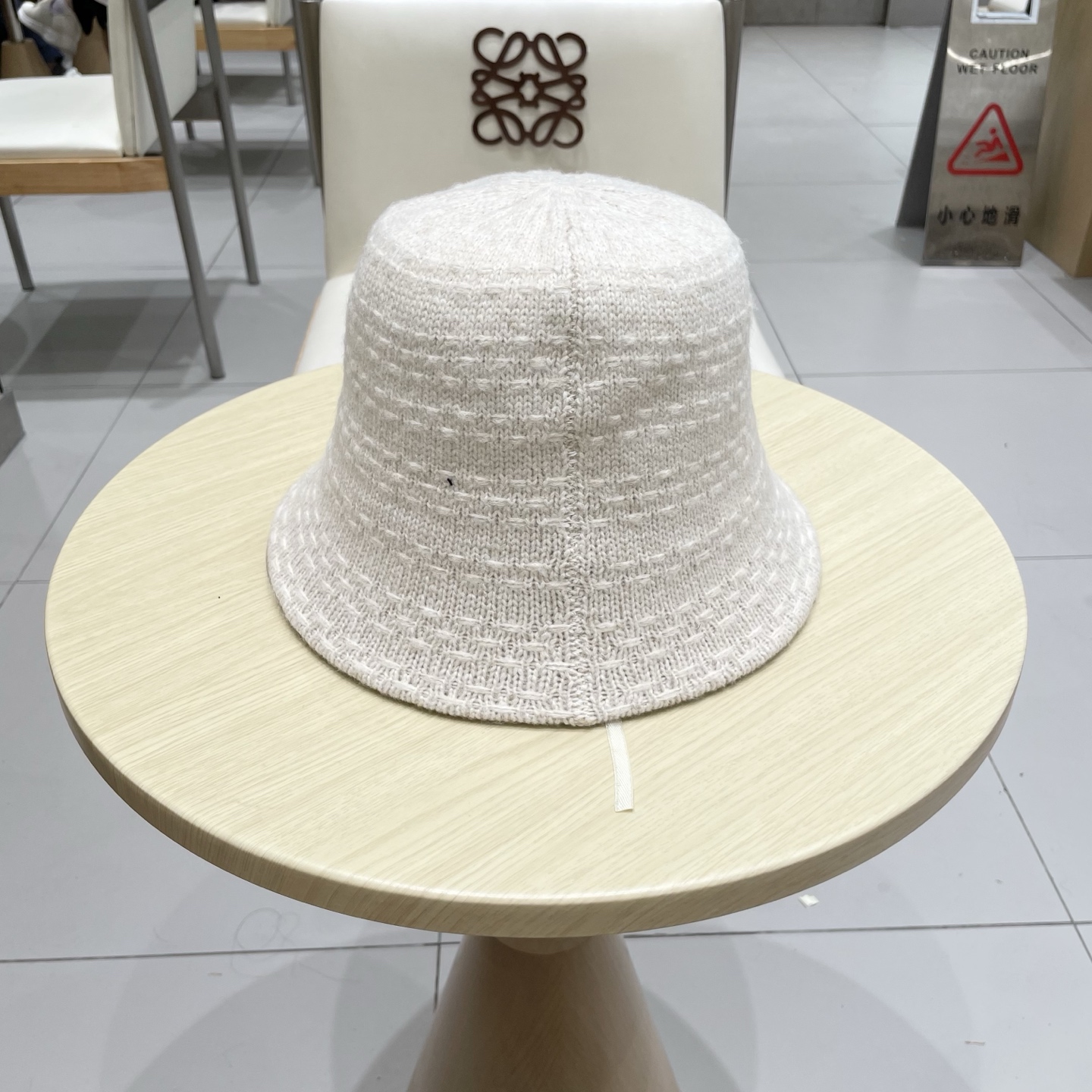 路易威登棒球帽 LouisVuitton😍针织渔夫帽子女秋冬保暖护耳百搭大头围显脸小水桶盆帽