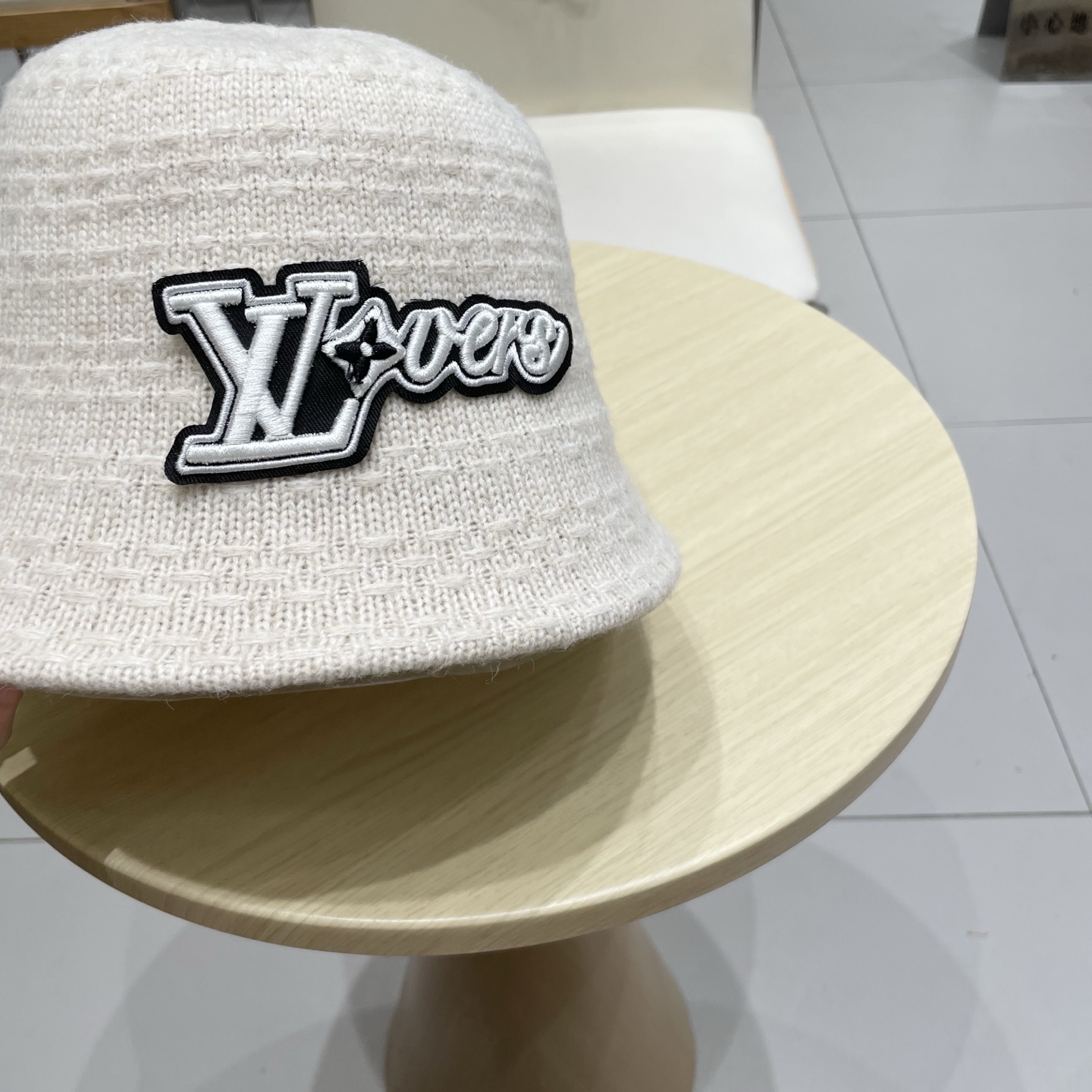 路易威登棒球帽 LouisVuitton😍针织渔夫帽子女秋冬保暖护耳百搭大头围显脸小水桶盆帽