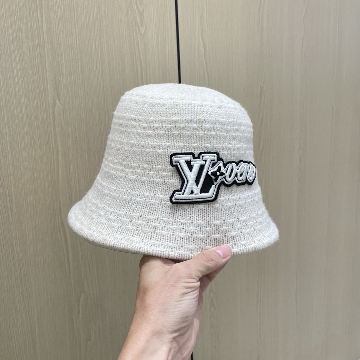 路易威登棒球帽 LouisVuitton😍针织渔夫帽子女秋冬保暖护耳百搭大头围显脸小水桶盆帽