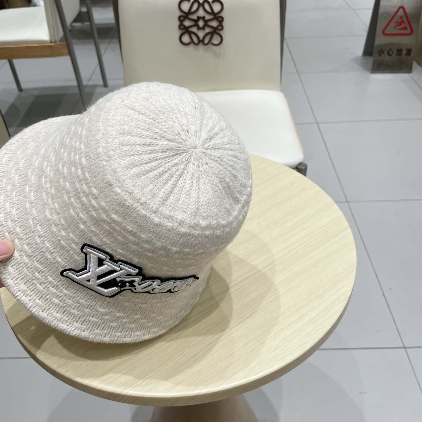 路易威登棒球帽 LouisVuitton😍针织渔夫帽子女秋冬保暖护耳百搭大头围显脸小水桶盆帽