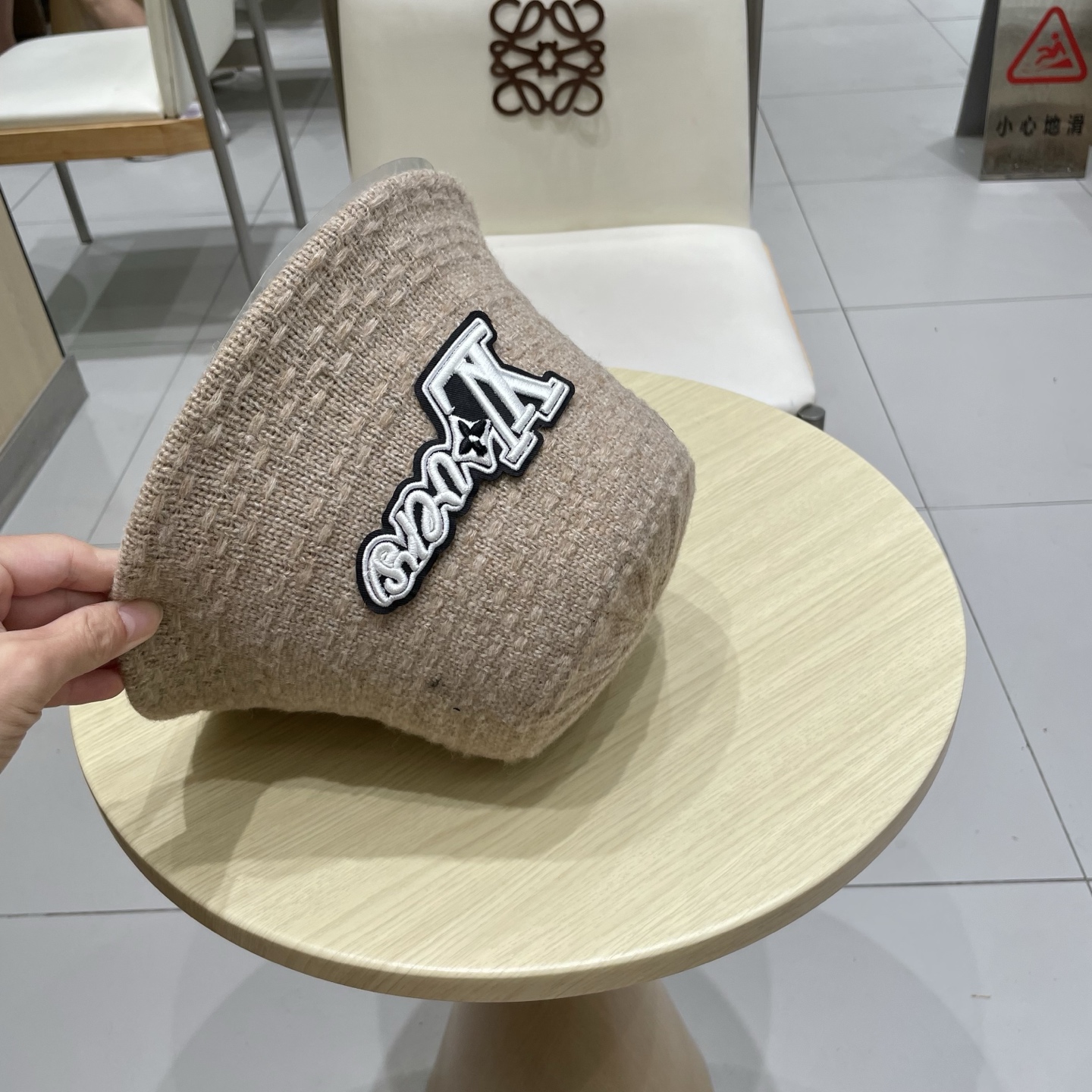 路易威登棒球帽 LouisVuitton😍针织渔夫帽子女秋冬保暖护耳百搭大头围显脸小水桶盆帽