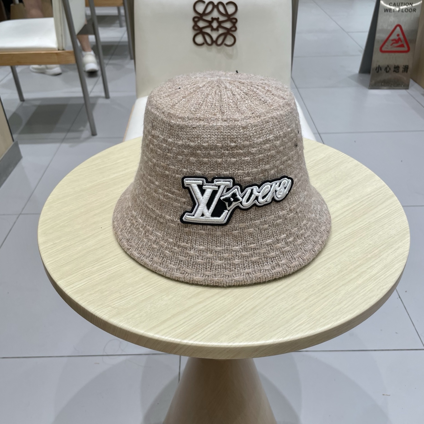 路易威登棒球帽 LouisVuitton😍针织渔夫帽子女秋冬保暖护耳百搭大头围显脸小水桶盆帽