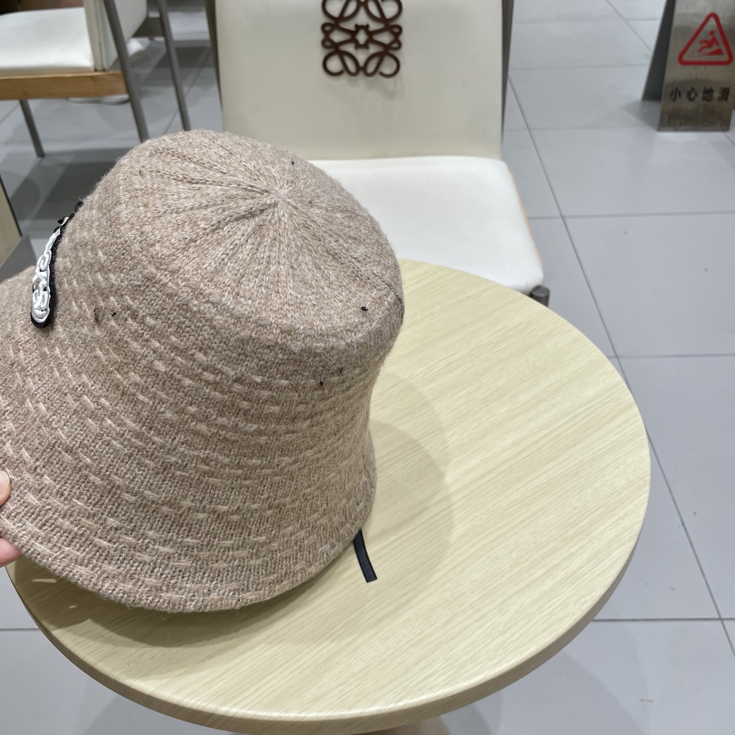 路易威登棒球帽 LouisVuitton😍针织渔夫帽子女秋冬保暖护耳百搭大头围显脸小水桶盆帽