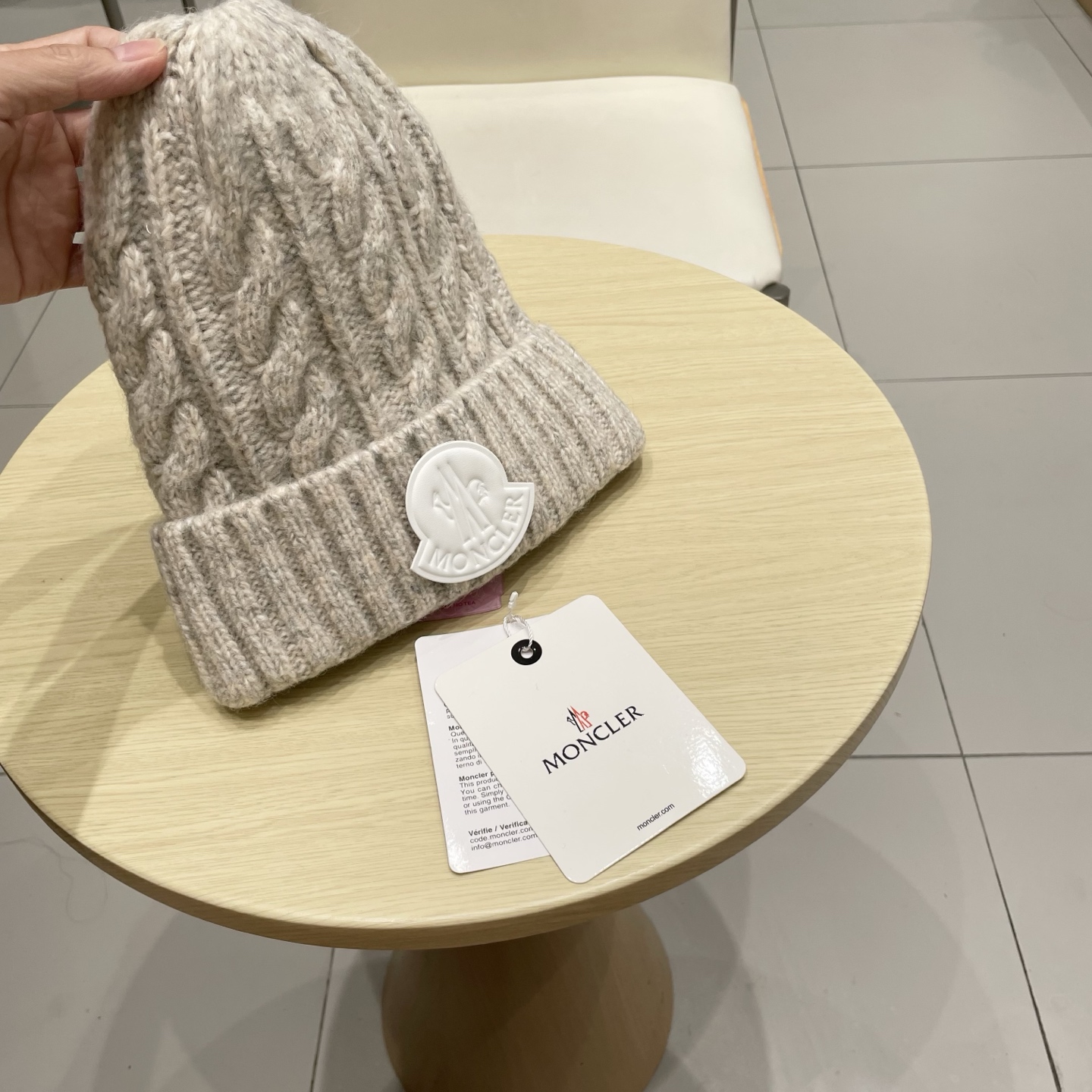 moncler【官网正品】蒙口米色针织帽男女秋冬季毛线帽百搭显脸小保暖冷帽