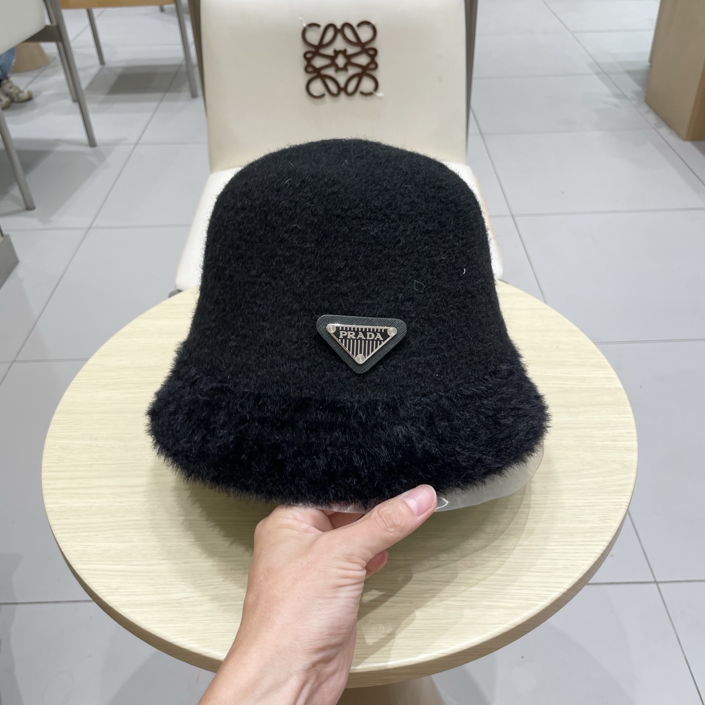 Prada普拉达女秋冬韩版针织渔夫帽素颜遮脸水桶帽韩版百搭显脸小毛绒盆帽