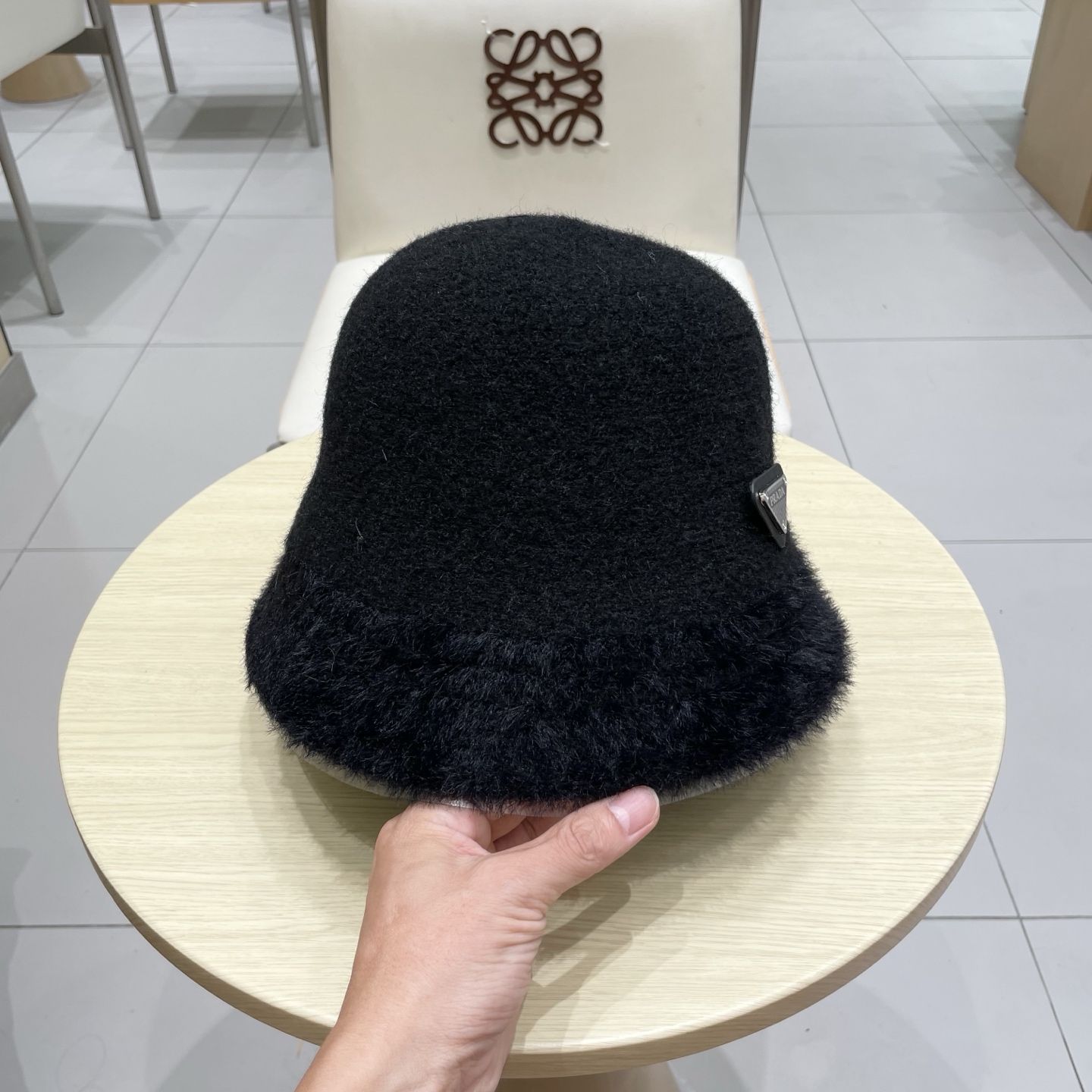 Prada普拉达女秋冬韩版针织渔夫帽素颜遮脸水桶帽韩版百搭显脸小毛绒盆帽