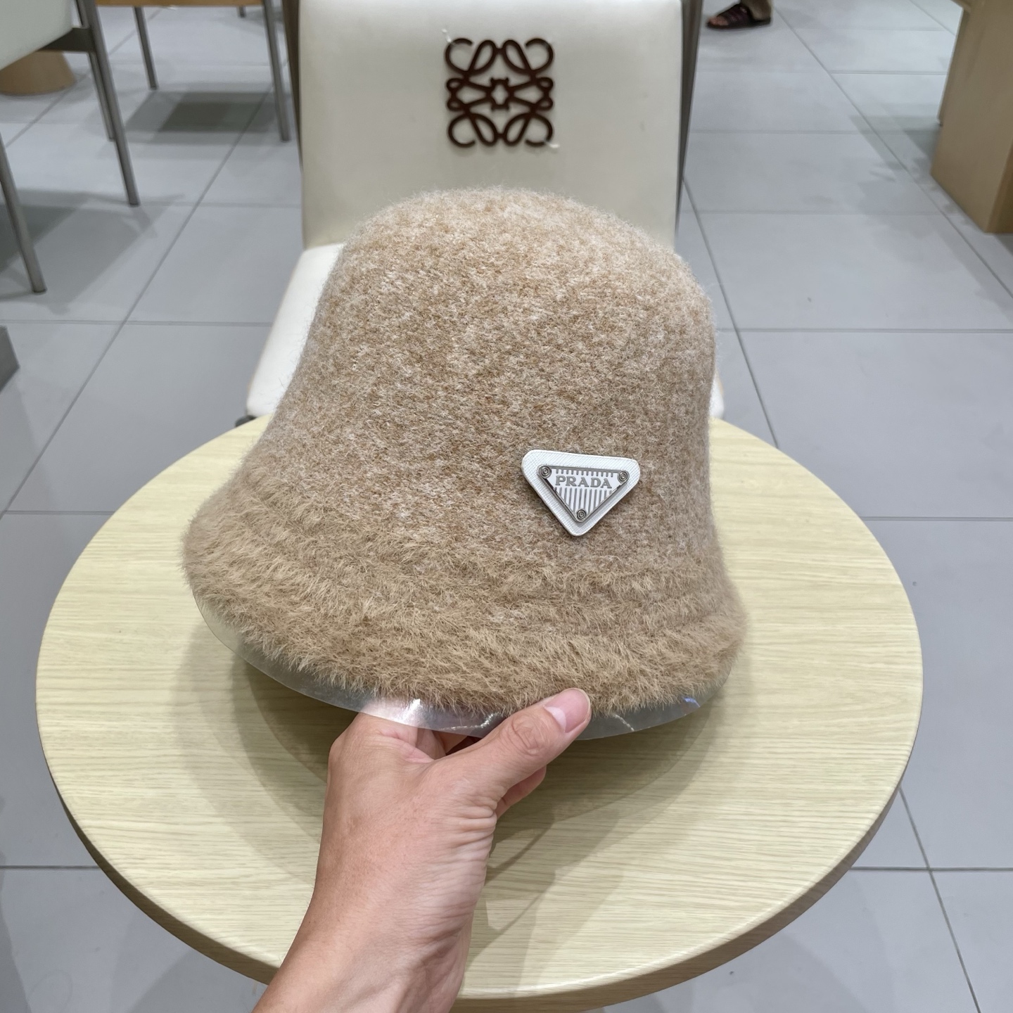 Prada普拉达女秋冬韩版针织渔夫帽素颜遮脸水桶帽韩版百搭显脸小毛绒盆帽