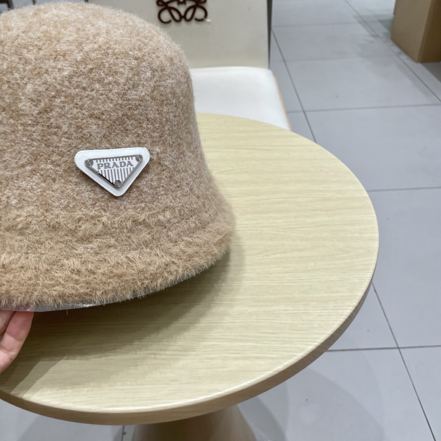 Prada普拉达女秋冬韩版针织渔夫帽素颜遮脸水桶帽韩版百搭显脸小毛绒盆帽