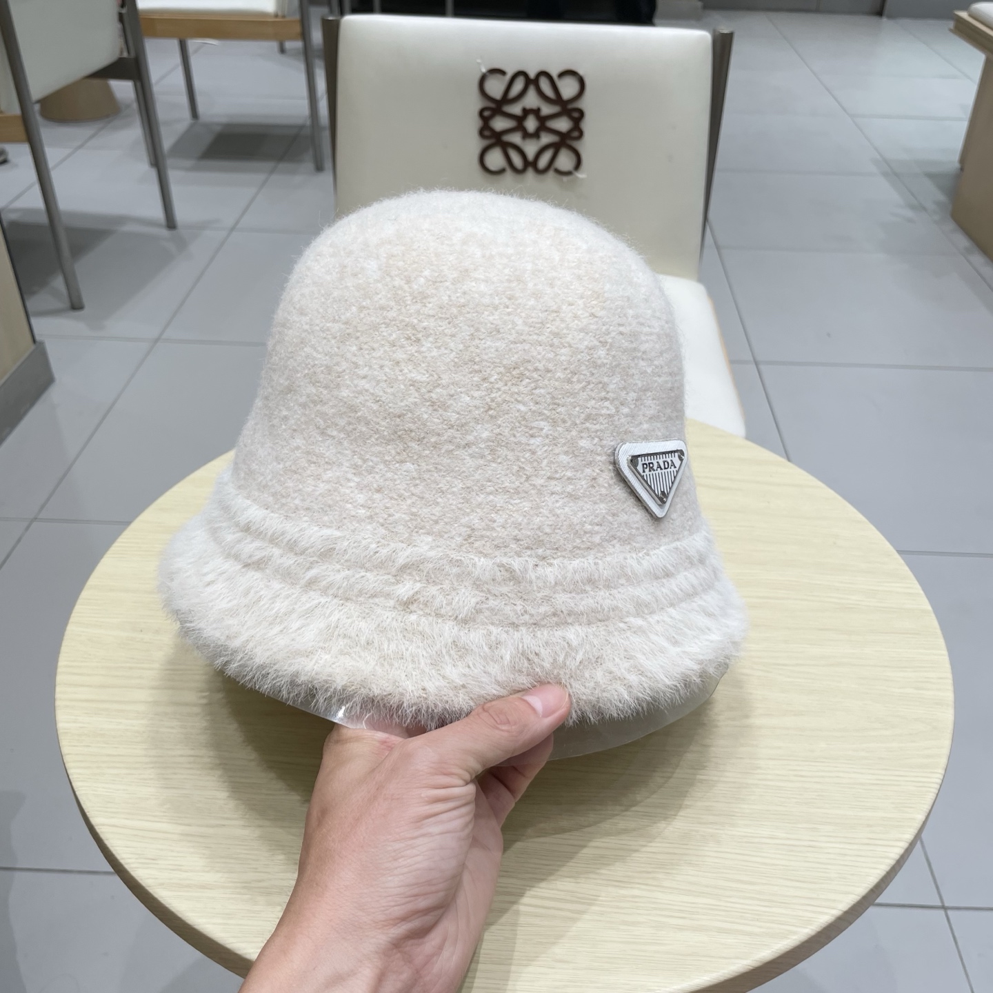 Prada普拉达女秋冬韩版针织渔夫帽素颜遮脸水桶帽韩版百搭显脸小毛绒盆帽