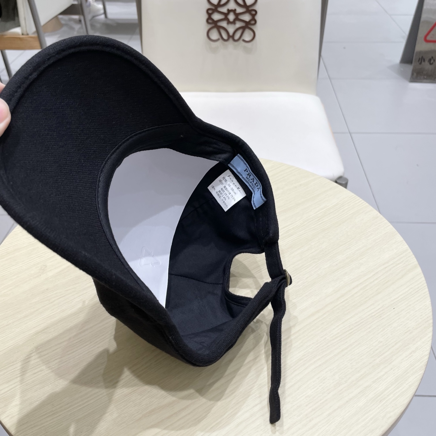 普拉达 PRADA 新品秋冬棒球帽 代购版本！时尚潮流，高端做工！非一般的品质，细节看实拍哦