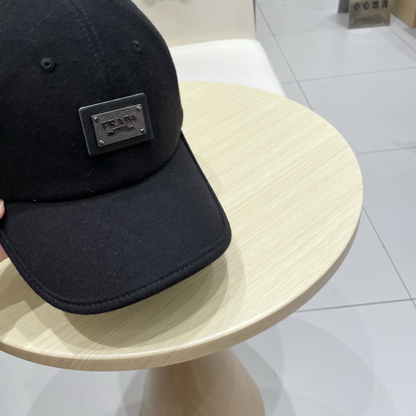 普拉达 PRADA 新品秋冬棒球帽 代购版本！时尚潮流，高端做工！非一般的品质，细节看实拍哦