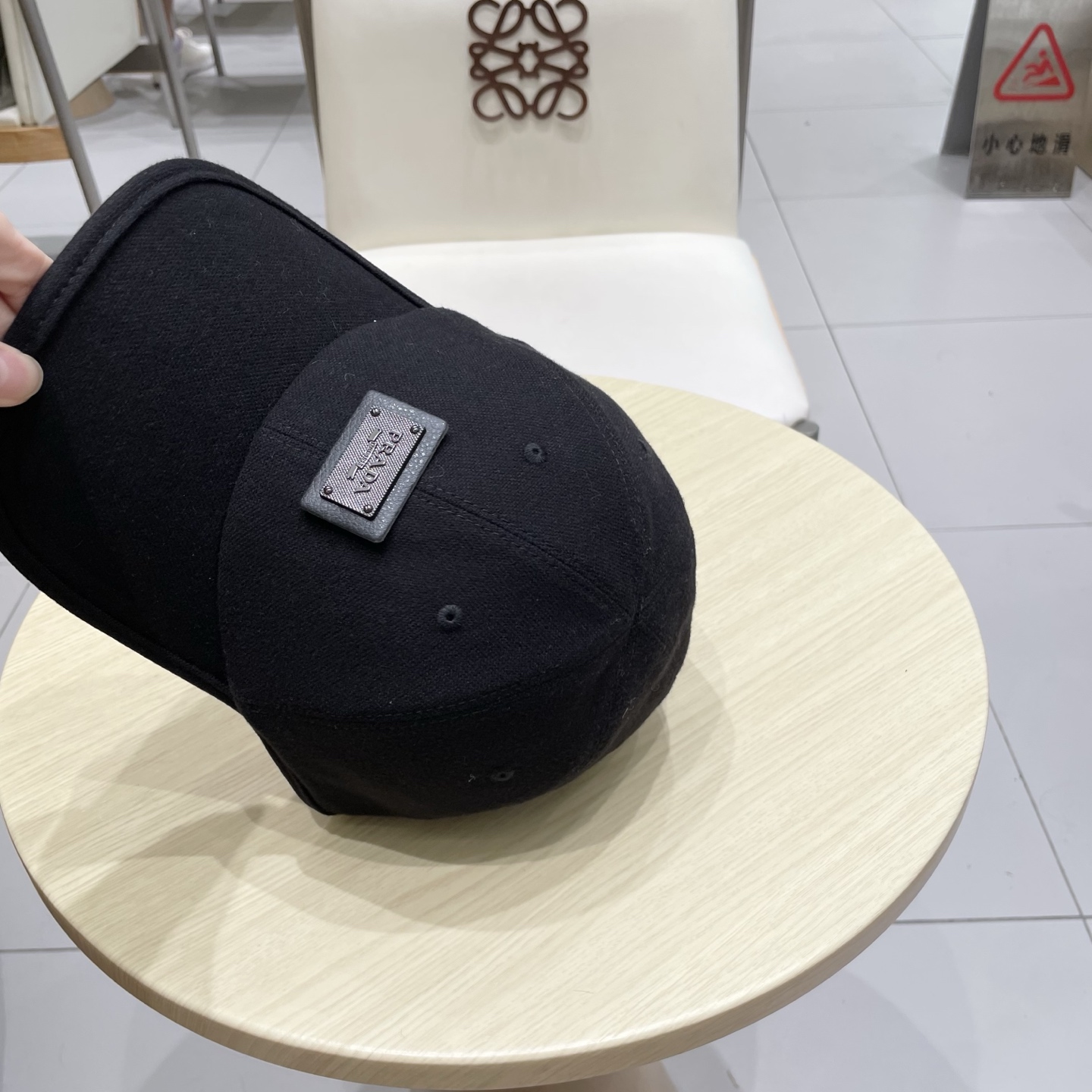 普拉达 PRADA 新品秋冬棒球帽 代购版本！时尚潮流，高端做工！非一般的品质，细节看实拍哦