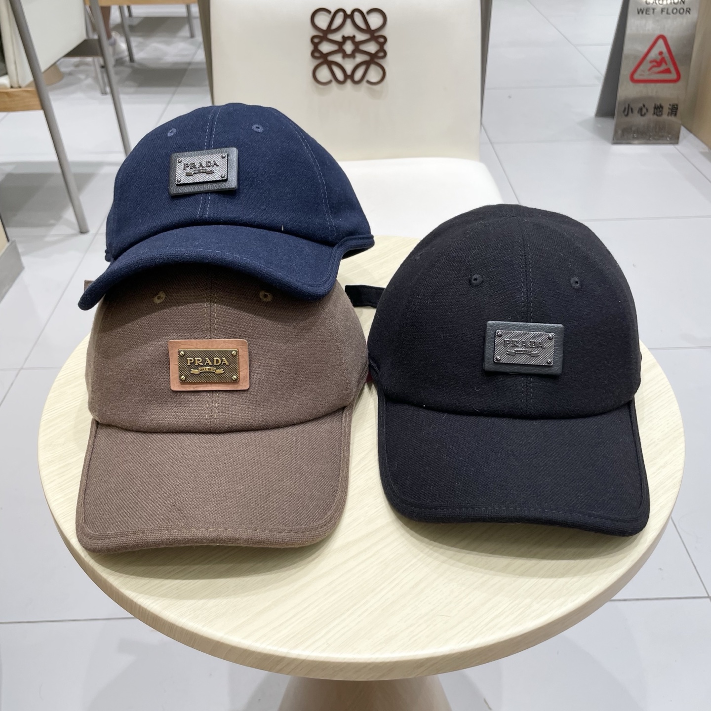  普拉达 PRADA 新品秋冬棒球帽 代购版本！时尚潮流，高端做工！非一般的品质，细节看实拍哦