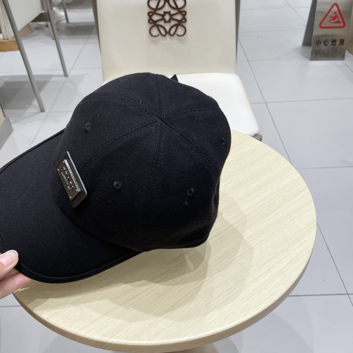 普拉达 PRADA 新品秋冬棒球帽 代购版本！时尚潮流，高端做工！非一般的品质，细节看实拍哦