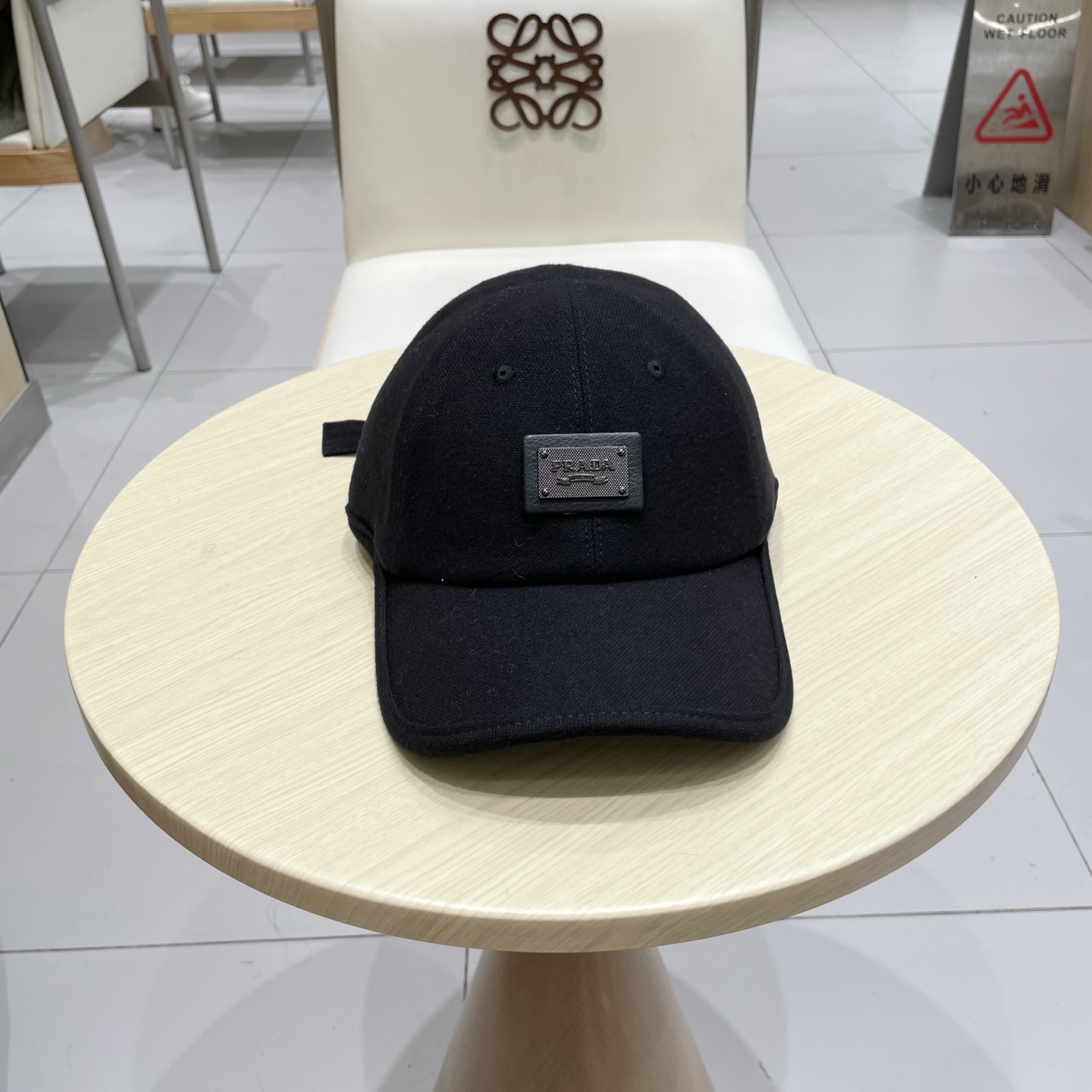 普拉达 PRADA 新品秋冬棒球帽 代购版本！时尚潮流，高端做工！非一般的品质，细节看实拍哦