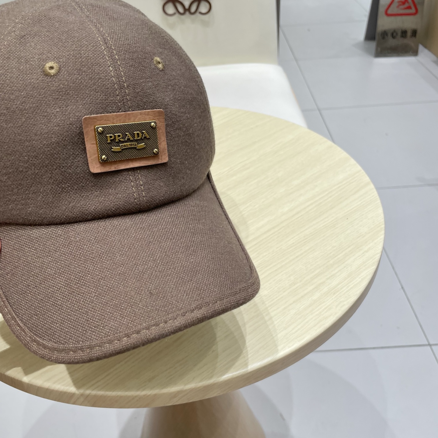 普拉达 PRADA 新品秋冬棒球帽 代购版本！时尚潮流，高端做工！非一般的品质，细节看实拍哦