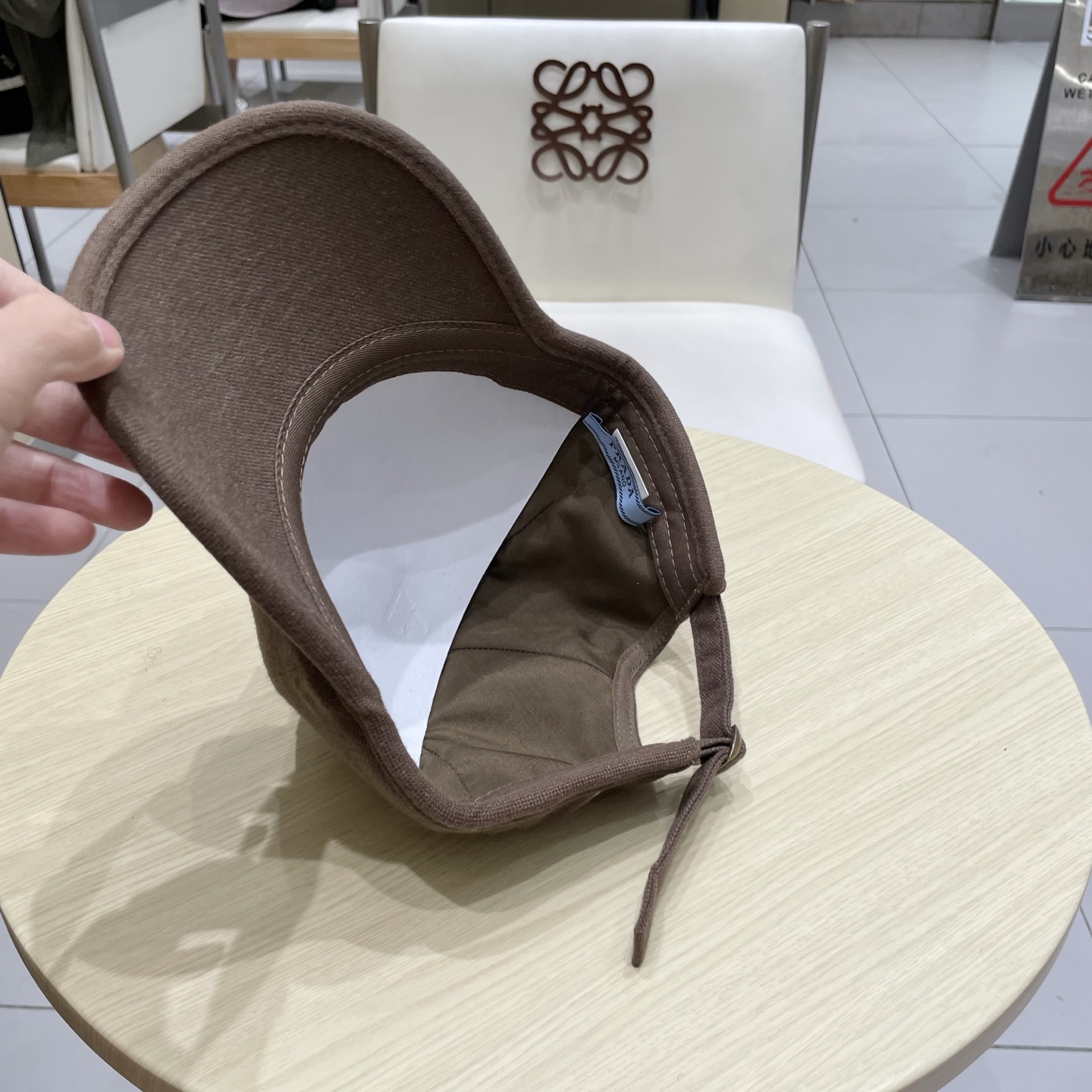 普拉达 PRADA 新品秋冬棒球帽 代购版本！时尚潮流，高端做工！非一般的品质，细节看实拍哦