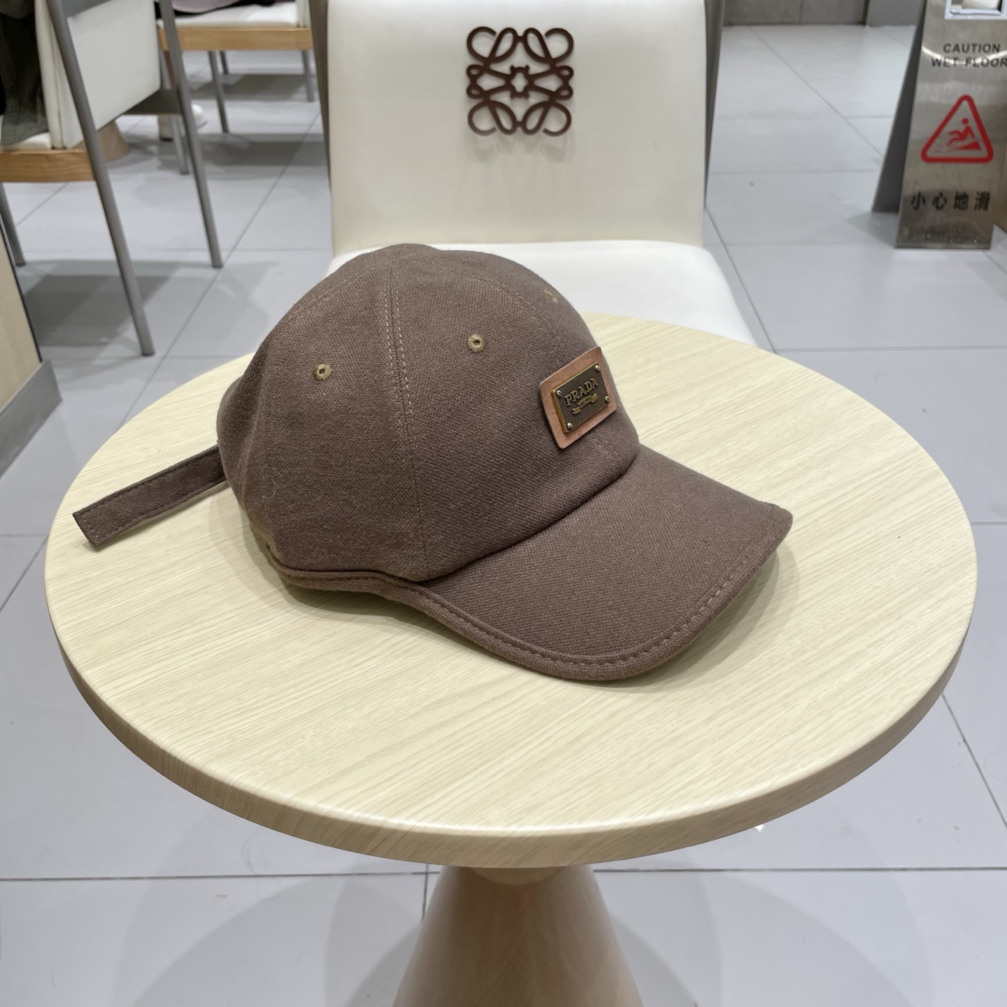 普拉达 PRADA 新品秋冬棒球帽 代购版本！时尚潮流，高端做工！非一般的品质，细节看实拍哦