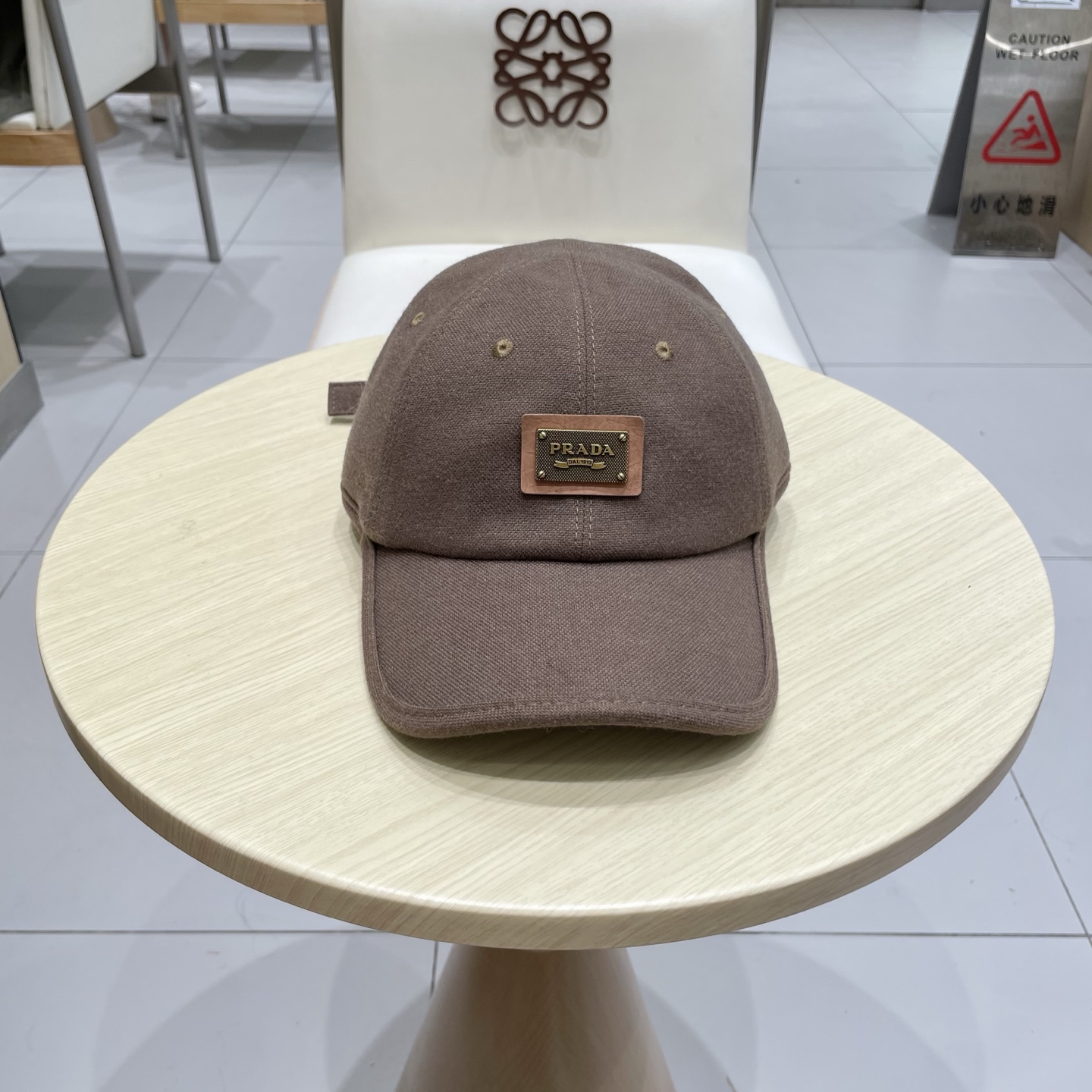 普拉达 PRADA 新品秋冬棒球帽 代购版本！时尚潮流，高端做工！非一般的品质，细节看实拍哦