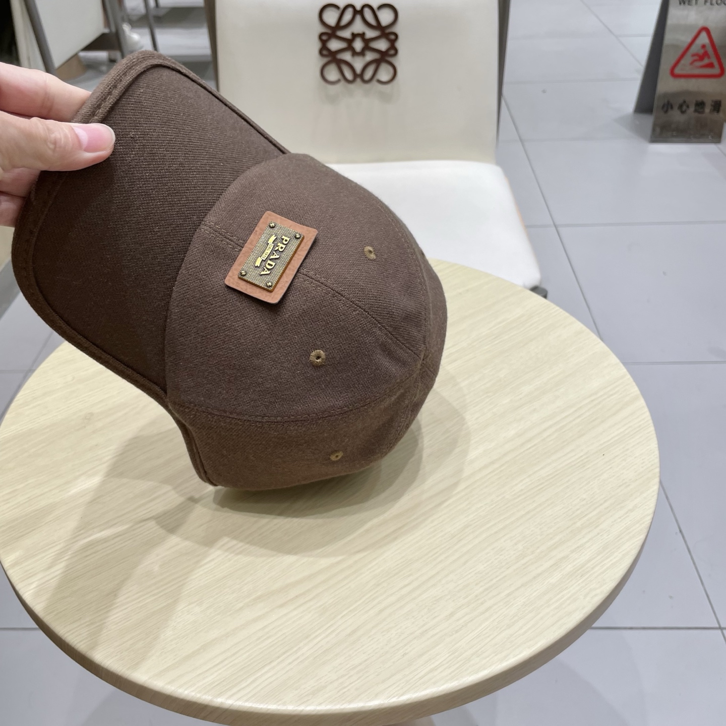 普拉达 PRADA 新品秋冬棒球帽 代购版本！时尚潮流，高端做工！非一般的品质，细节看实拍哦