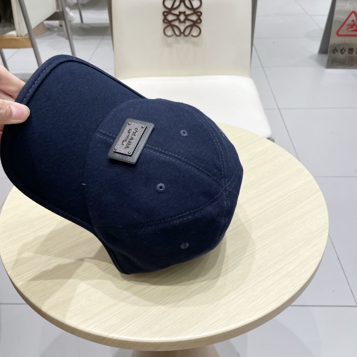 普拉达 PRADA 新品秋冬棒球帽 代购版本！时尚潮流，高端做工！非一般的品质，细节看实拍哦