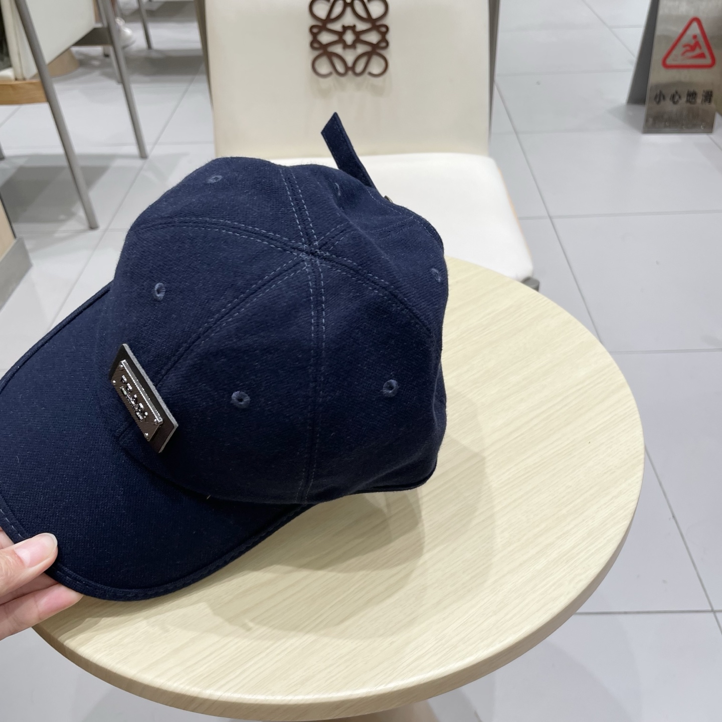 普拉达 PRADA 新品秋冬棒球帽 代购版本！时尚潮流，高端做工！非一般的品质，细节看实拍哦